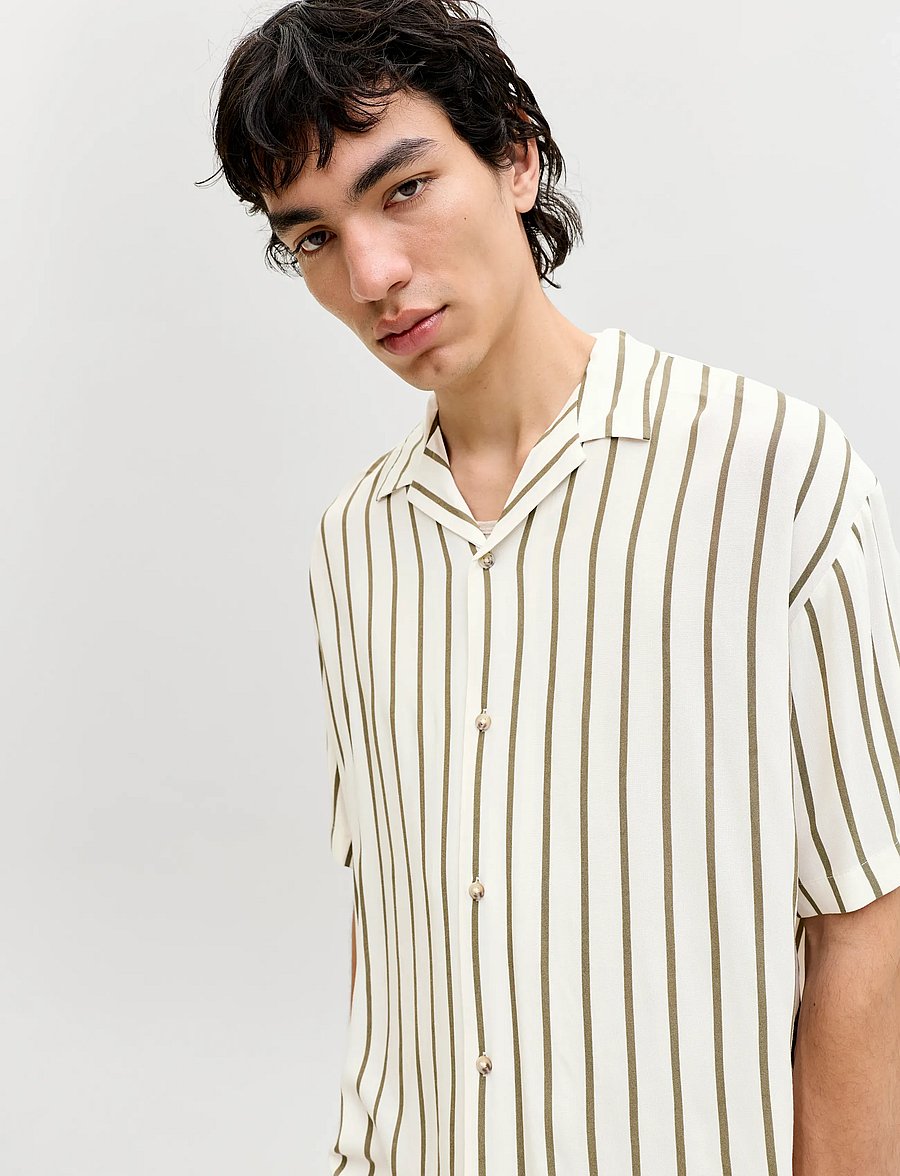 Jack & Jones - JJEJEFF RESORT STRIPE SHIRT S/S SN - randiga skjortor - dusty olive - 4
