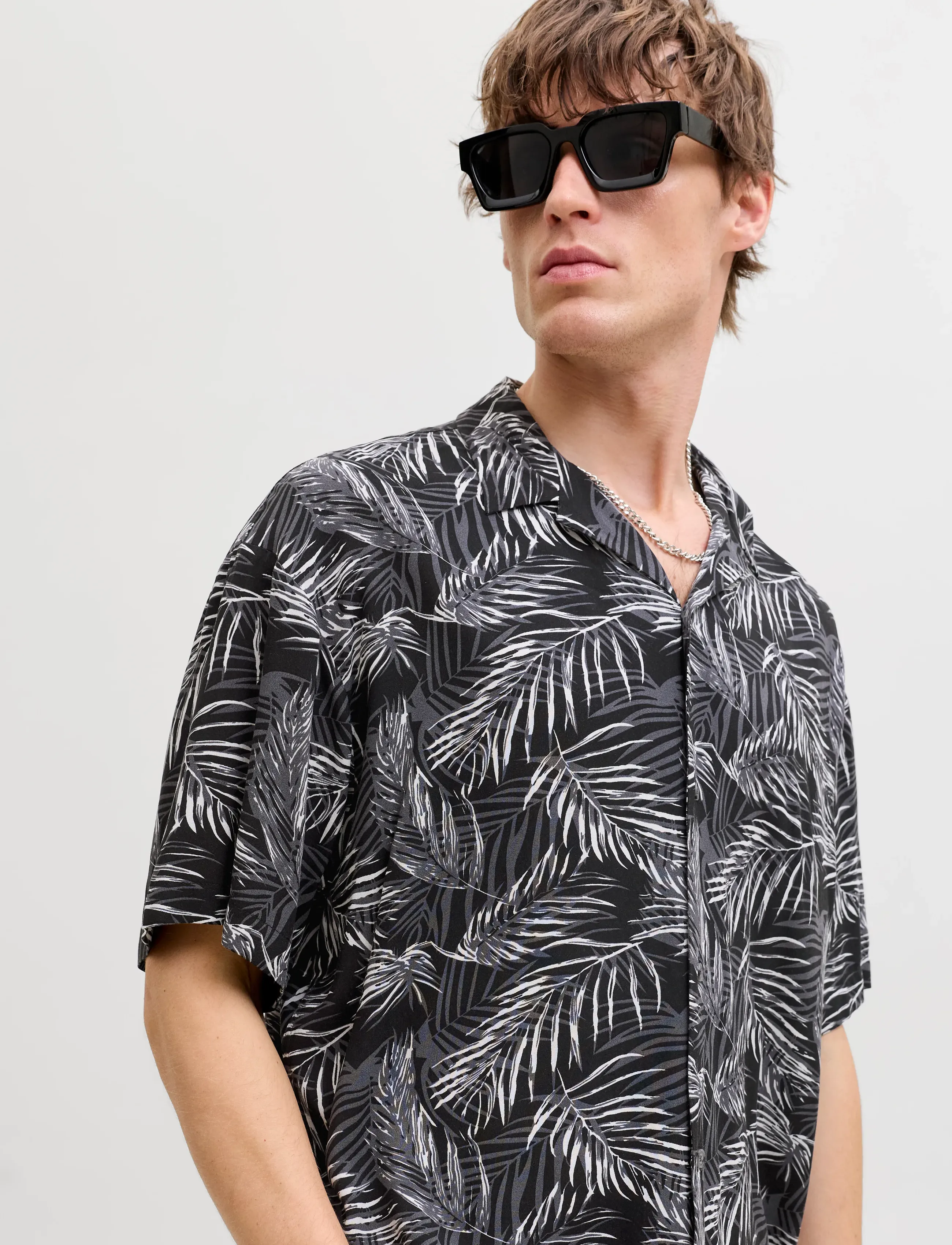 Jack & Jones - JJEJEFF RESORT AOP SHIRT S/S LN - koszule we wzory - black - 4