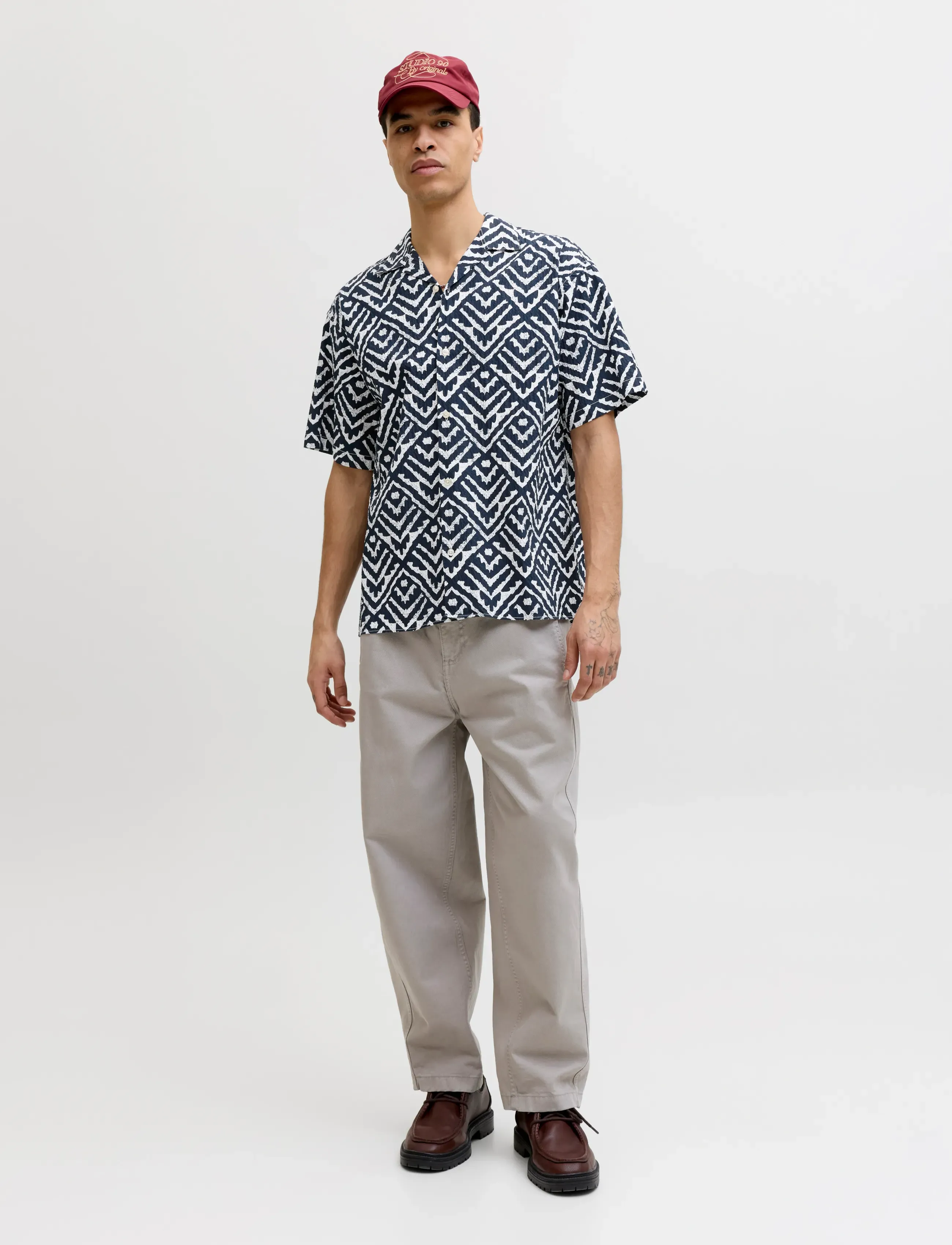 Jack & Jones - JJMILO SEERSUCKER RESORT SHIRT SS - kortærmede skjorter - sky captain - 4