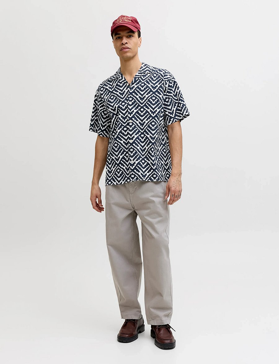 Jack & Jones - JJMILO SEERSUCKER RESORT SHIRT SS - kortærmede skjorter - sky captain - 4