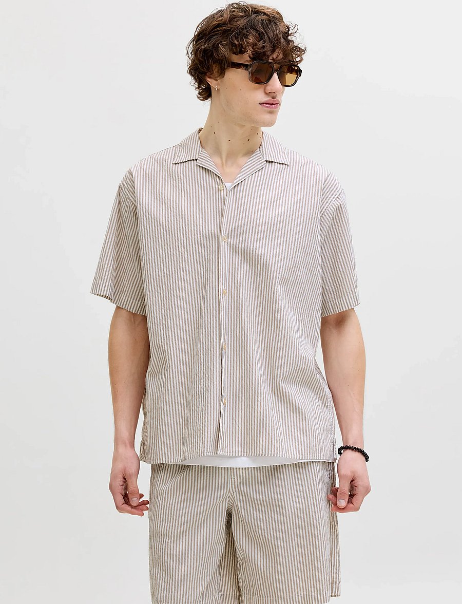 Jack & Jones - JJMILO SEERSUCKER RESORT SHIRT SS - kortærmede skjorter - string - 0