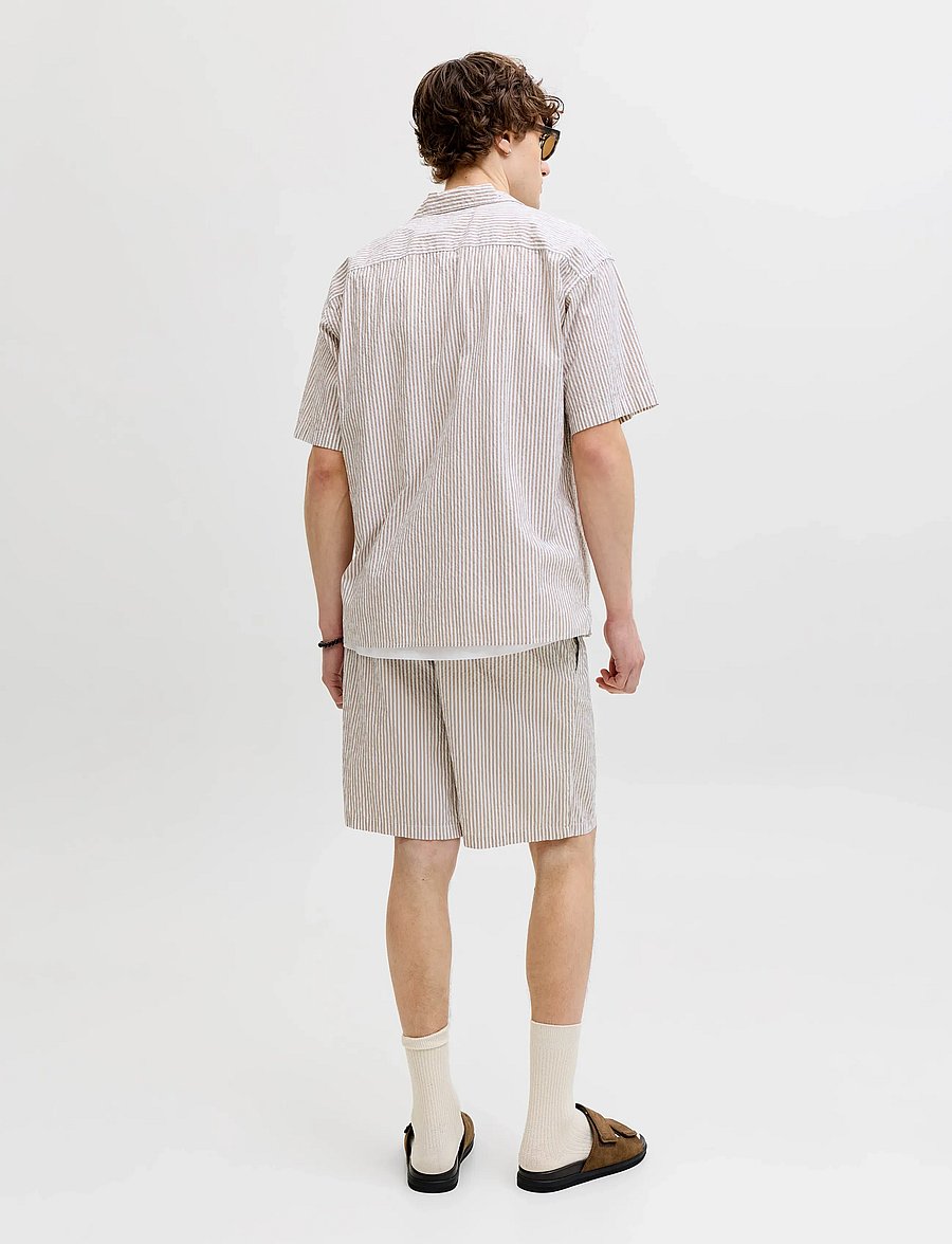 Jack & Jones - JJMILO SEERSUCKER RESORT SHIRT SS - kortærmede skjorter - string - 3