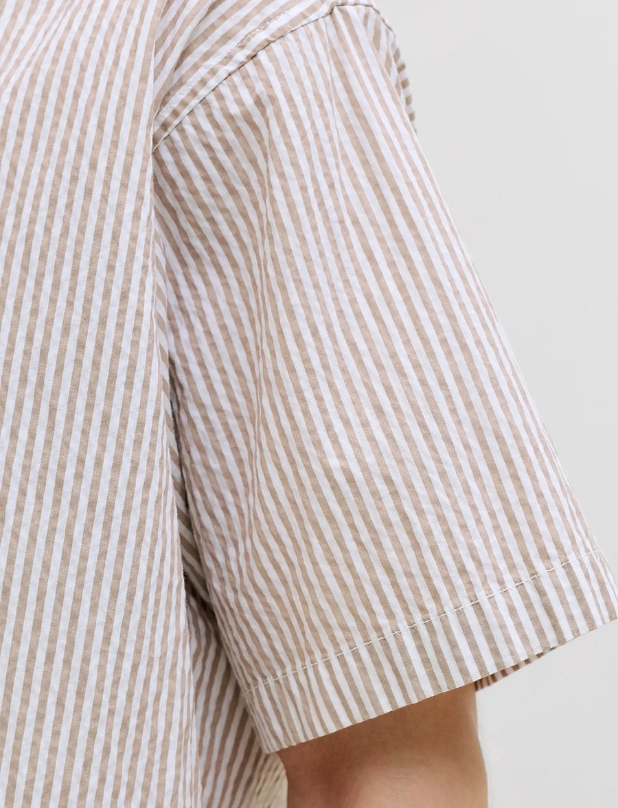 Jack & Jones - JJMILO SEERSUCKER RESORT SHIRT SS - kortærmede skjorter - string - 5