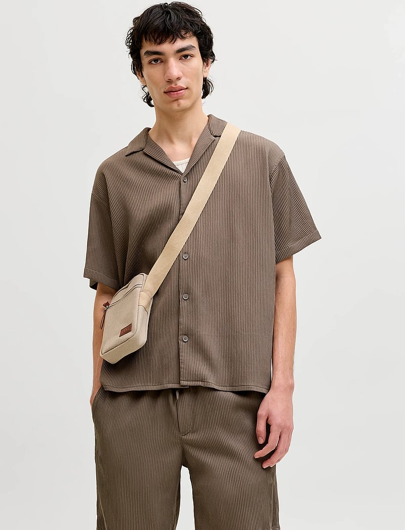 Jack & Jones - JJEHARRISON RESORT SHIRT SS SN - kortärmade skjortor - falcon - 0