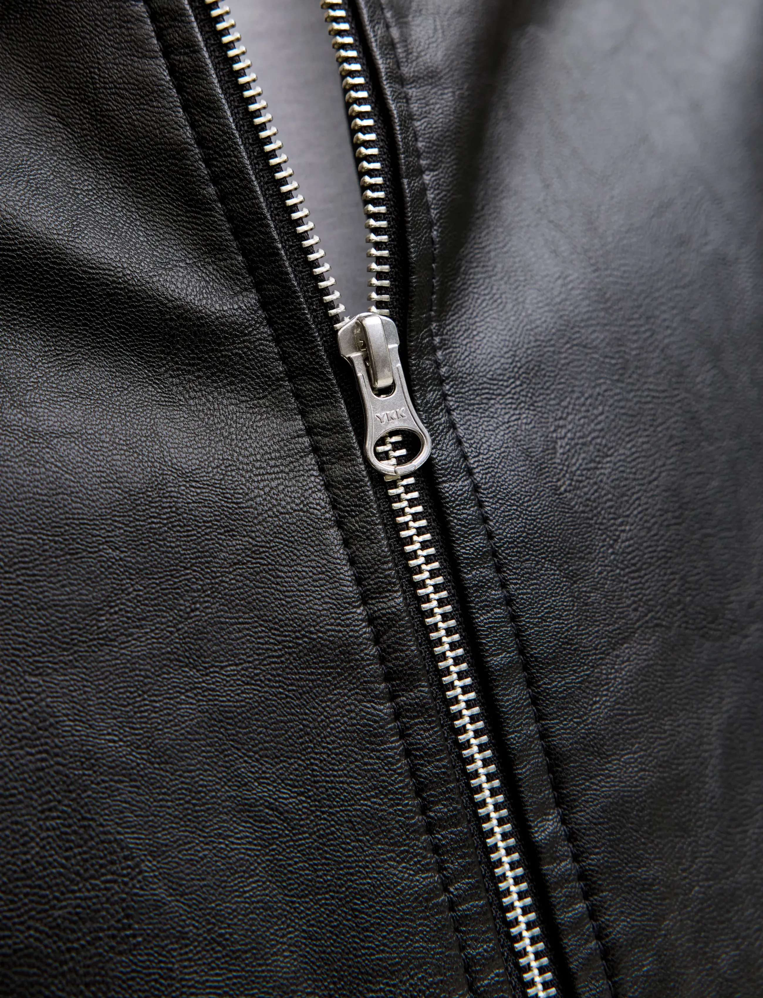 Jjleon Pu Bomber 4