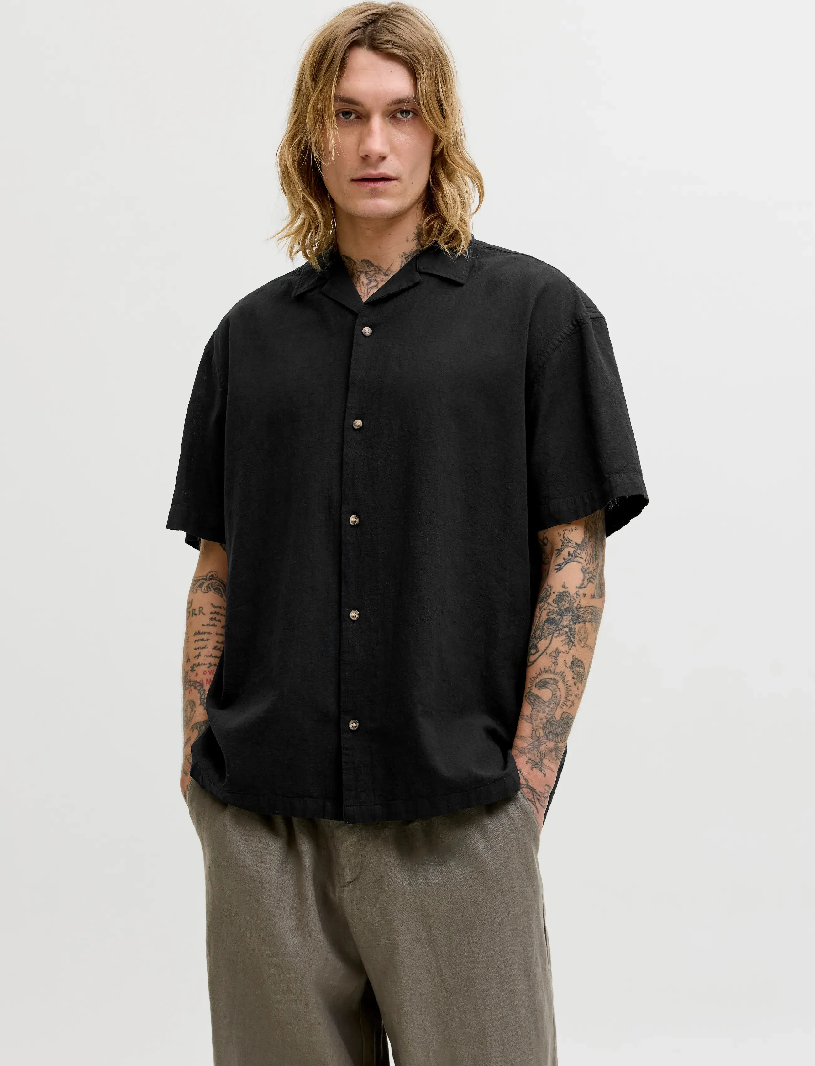 Jack & Jones JJESUMMER LINEN BLEND RESORT SHIRT SS SN - Casual skjortor - BLACK / black