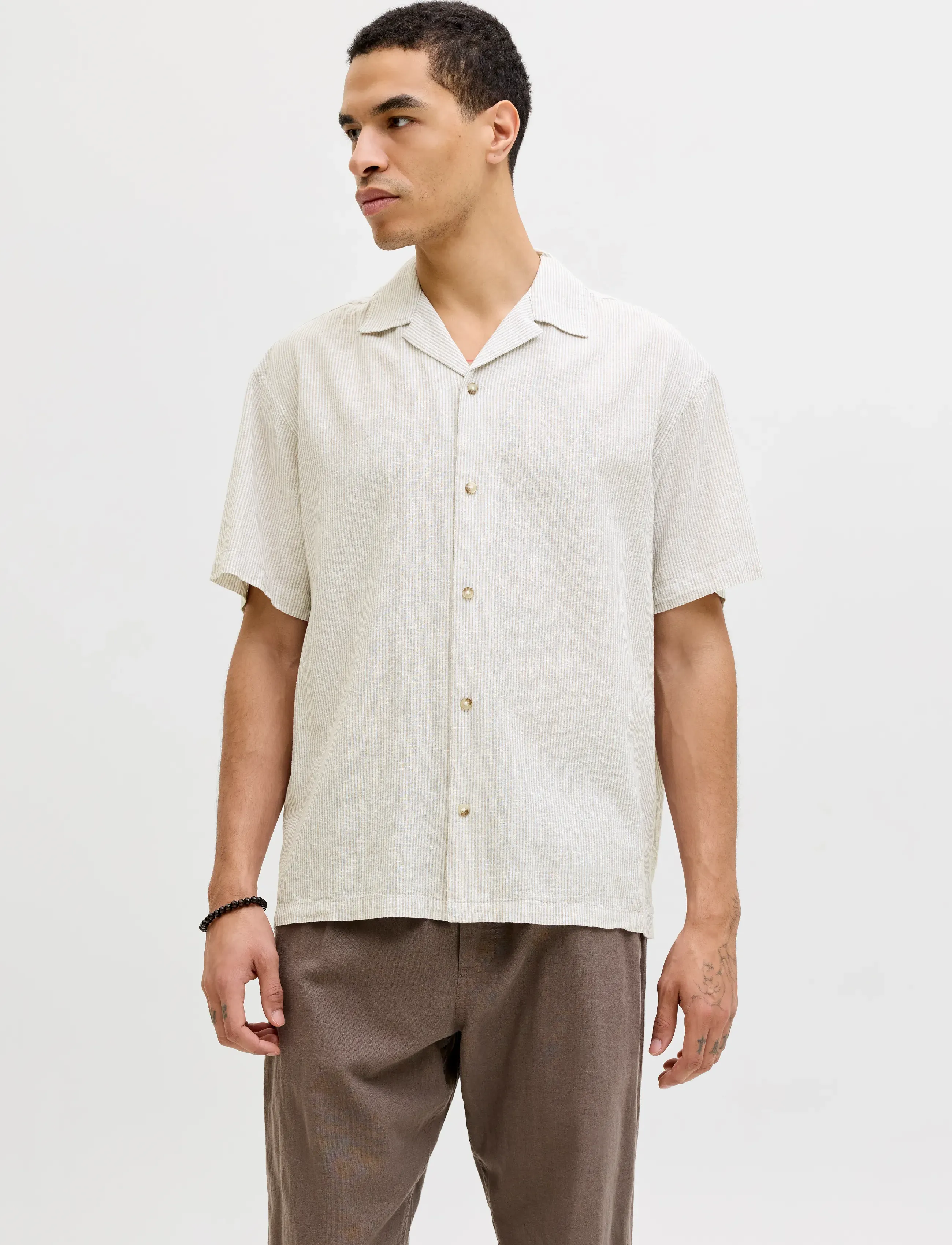 Jack & Jones JJESUMMER LINEN BLEND RESORT SHIRT SS SN - Linen shirts - CROCKERY / white