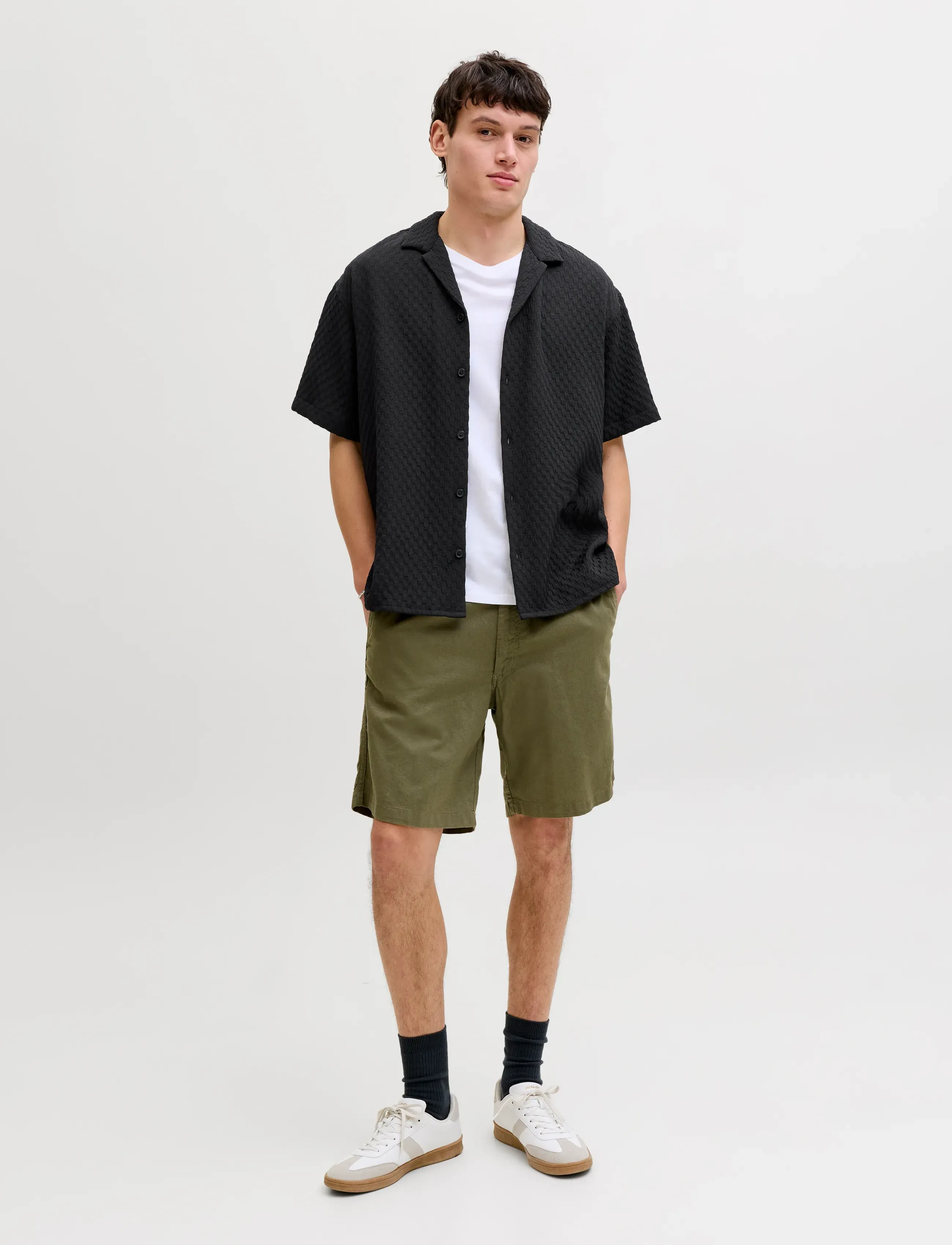 Jack & Jones - JJSEAN RESORT SHIRT SS - short-sleeved shirts - black - 4