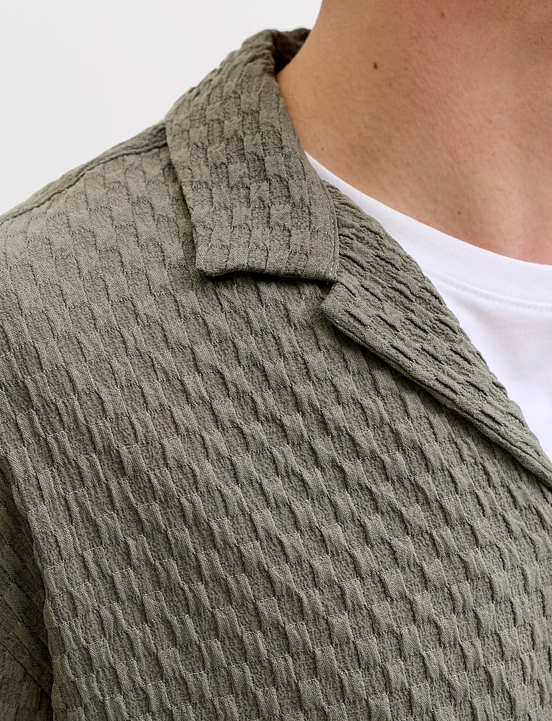 Jack & Jones - JJSEAN RESORT SHIRT SS - kortærmede skjorter - vetiver - 5