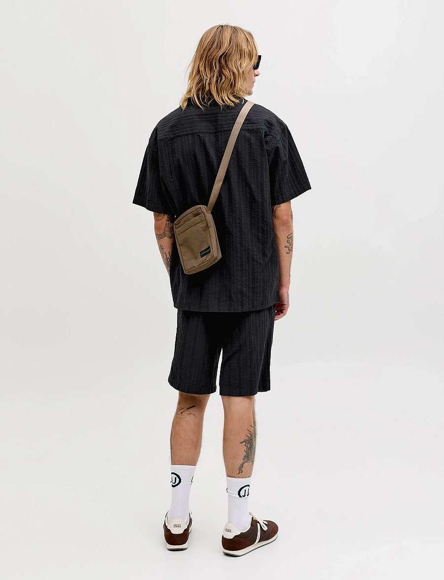 Jack & Jones - JJETYSON RESORT SHIRT SS SN - kortærmede skjorter - black - 2