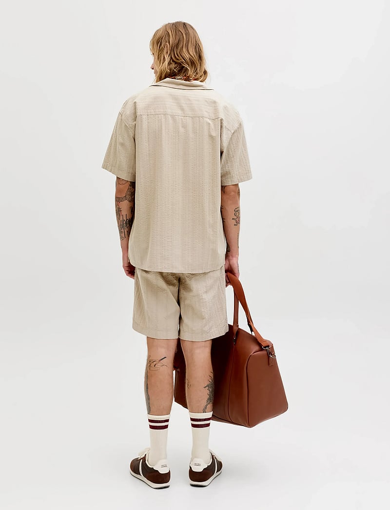 Jack & Jones - JJETYSON RESORT SHIRT SS SN - kortærmede skjorter - string - 2