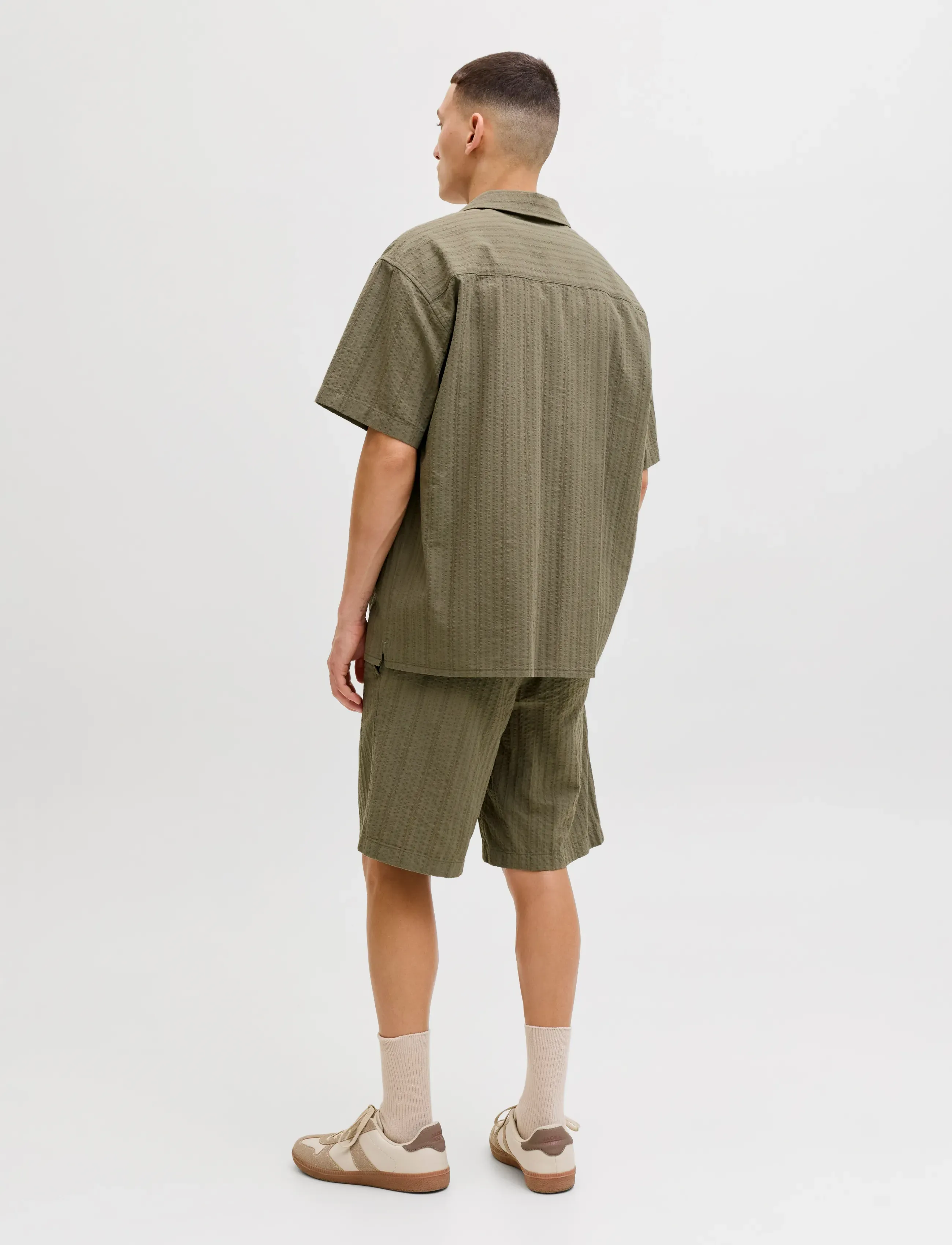 Jack & Jones - JJETYSON RESORT SHIRT SS SN - lühikeste varrukatega särgid - vetiver - 2
