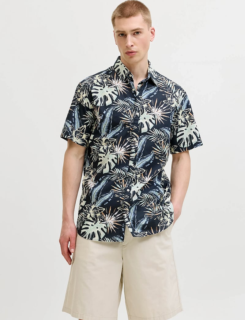 Jack & Jones - JJHONOLULU AOP SHIRT SS - kurzarmhemden - black - 0