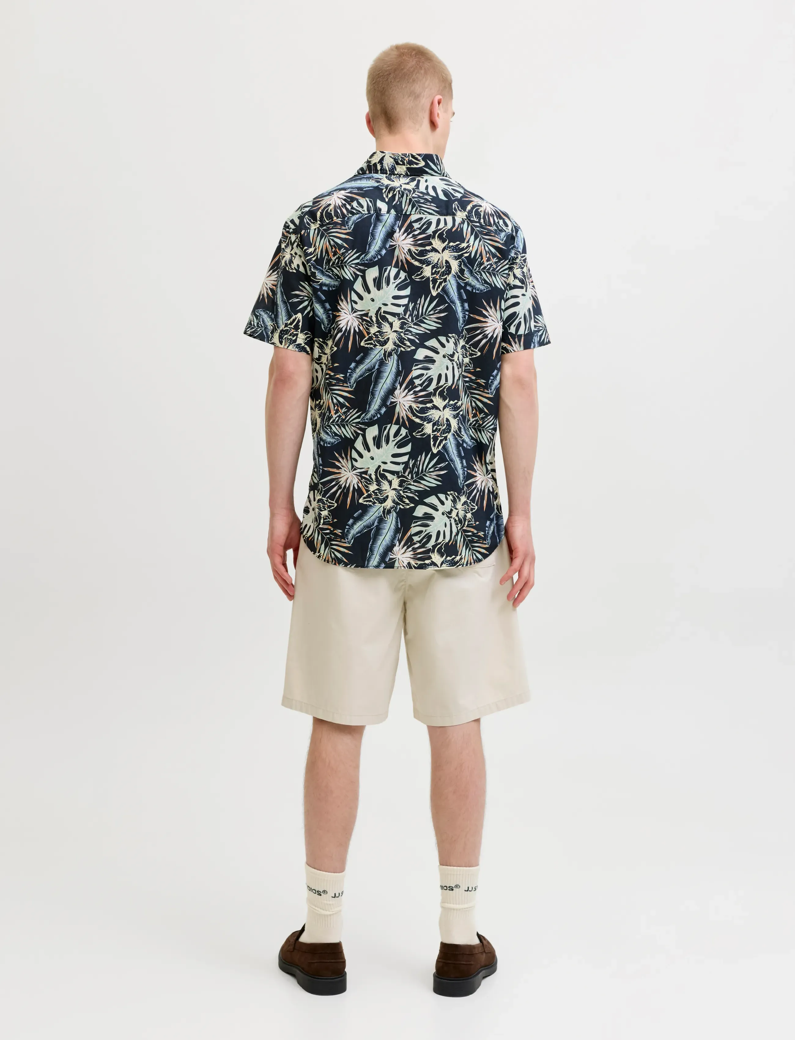 Jack & Jones - JJHONOLULU AOP SHIRT SS - lühikeste varrukatega särgid - black - 3