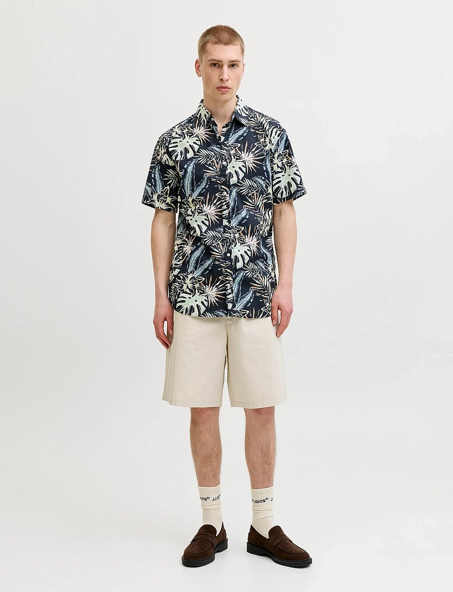 Jack & Jones - JJHONOLULU AOP SHIRT SS - lühikeste varrukatega särgid - black - 4