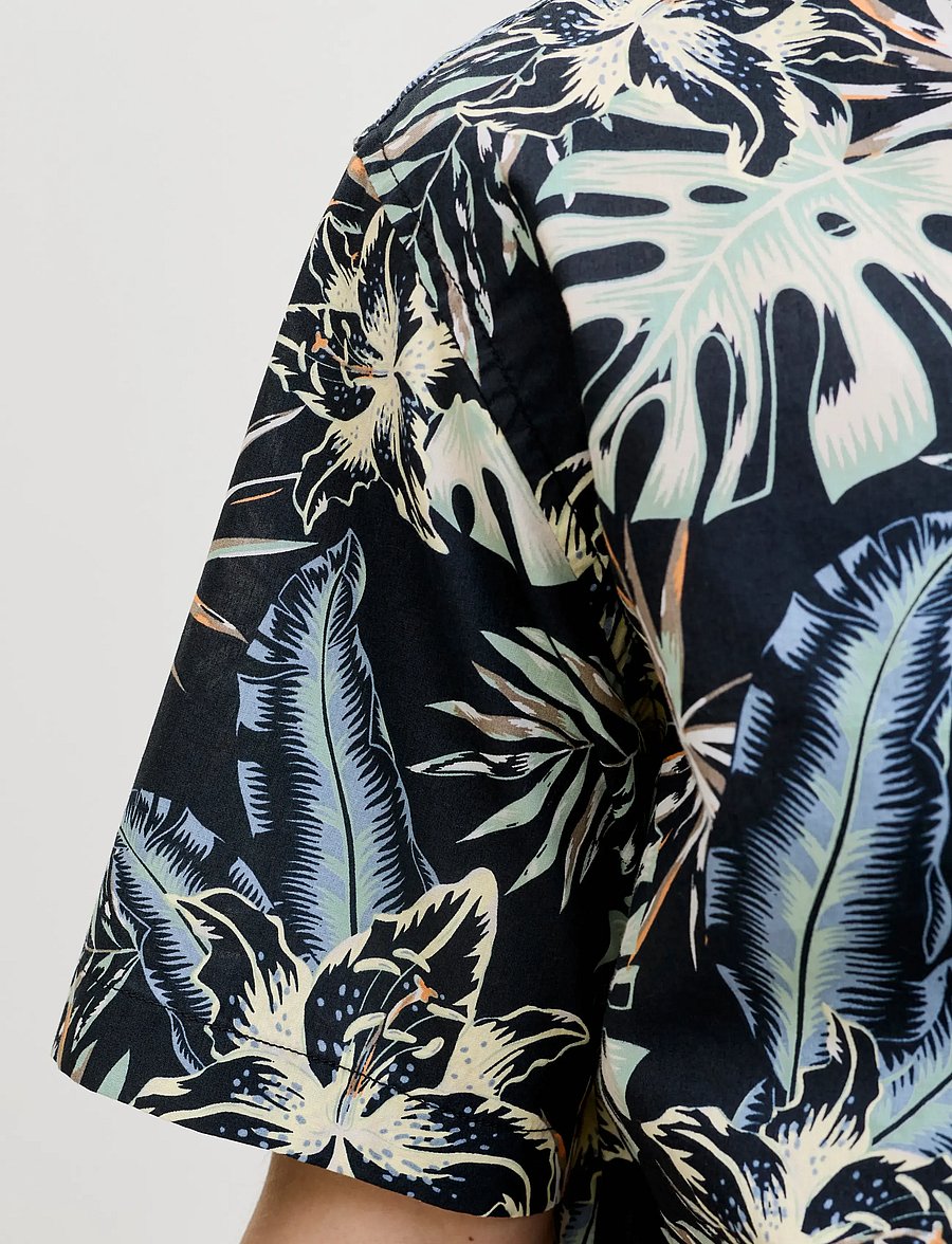 Jack & Jones - JJHONOLULU AOP SHIRT SS - lühikeste varrukatega särgid - black - 5