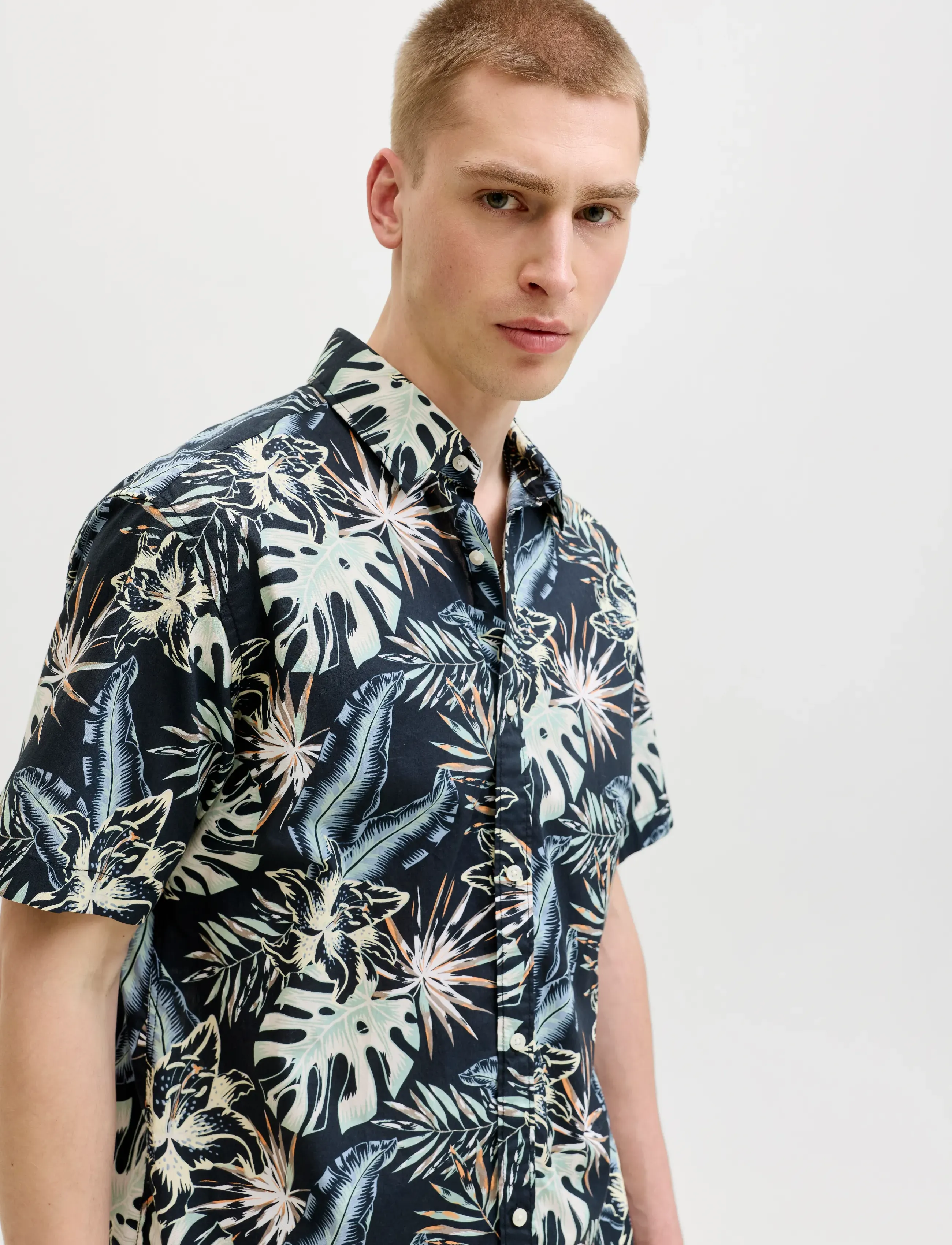 JACK & JONES Jjhonolulu Aop Shirt Ss kortärmade skjortor herr – bild 5