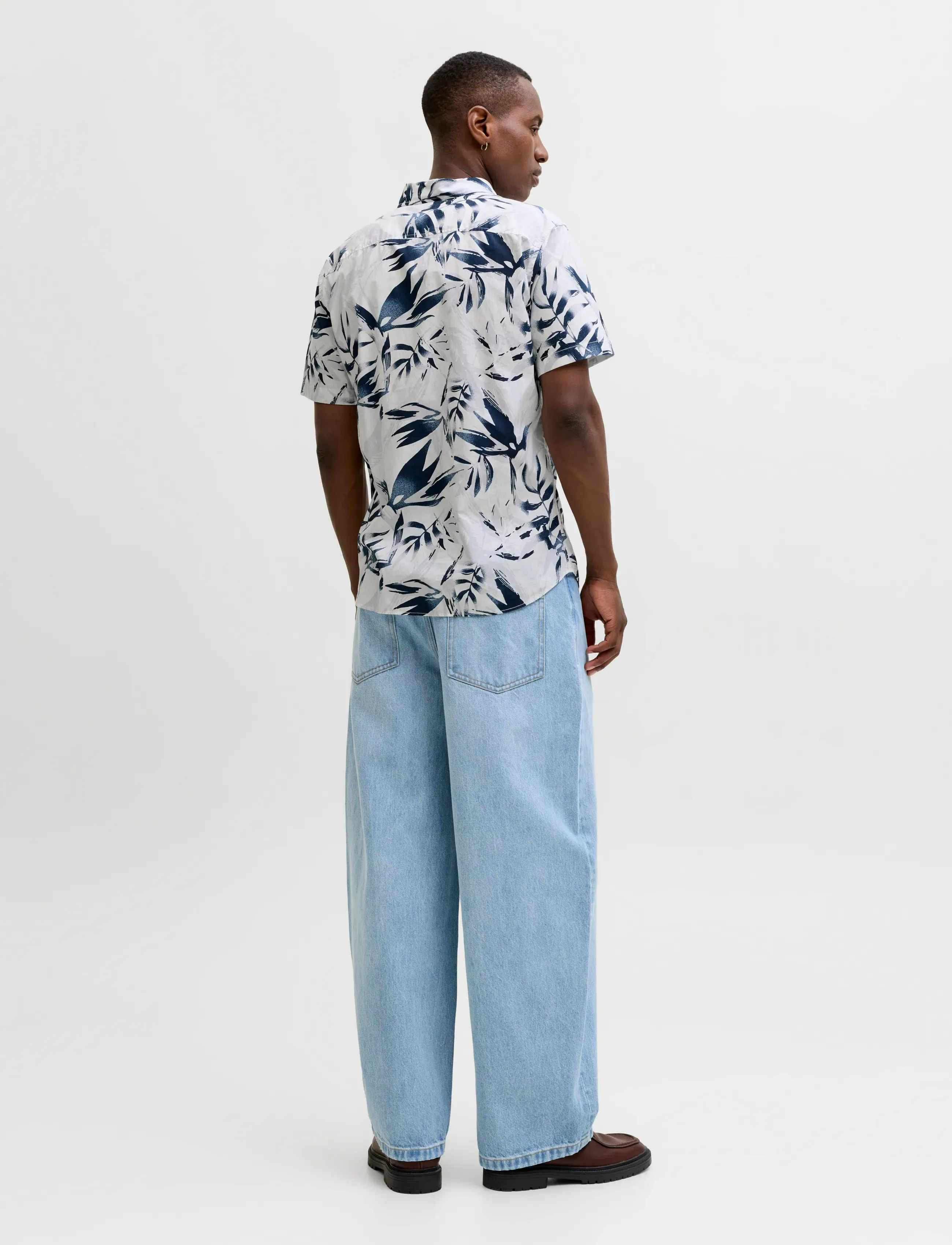 Jack & Jones - JJHONOLULU AOP SHIRT SS - short-sleeved shirts - cloud dancer - 3