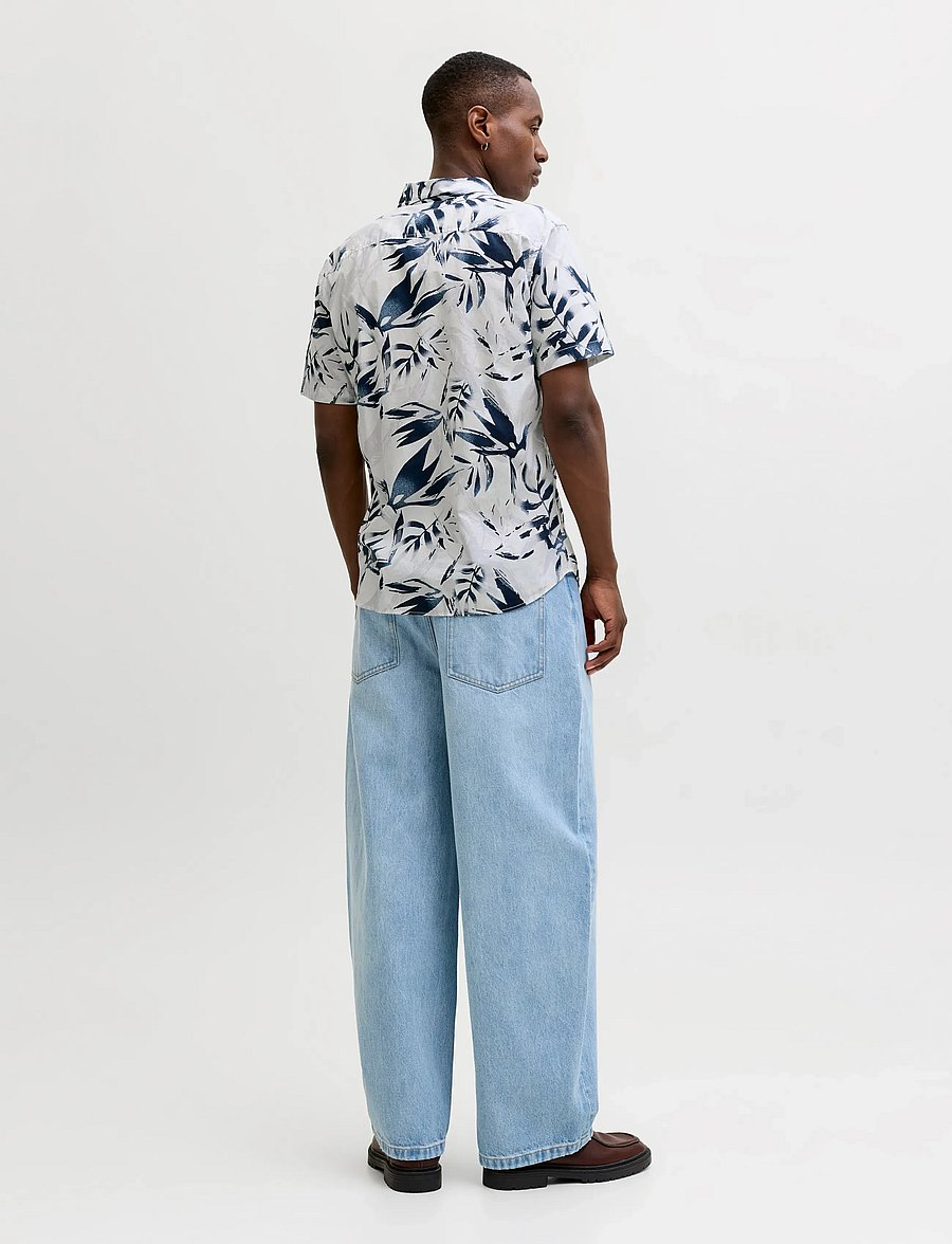 Jack & Jones - JJHONOLULU AOP SHIRT SS - lühikeste varrukatega särgid - cloud dancer - 3