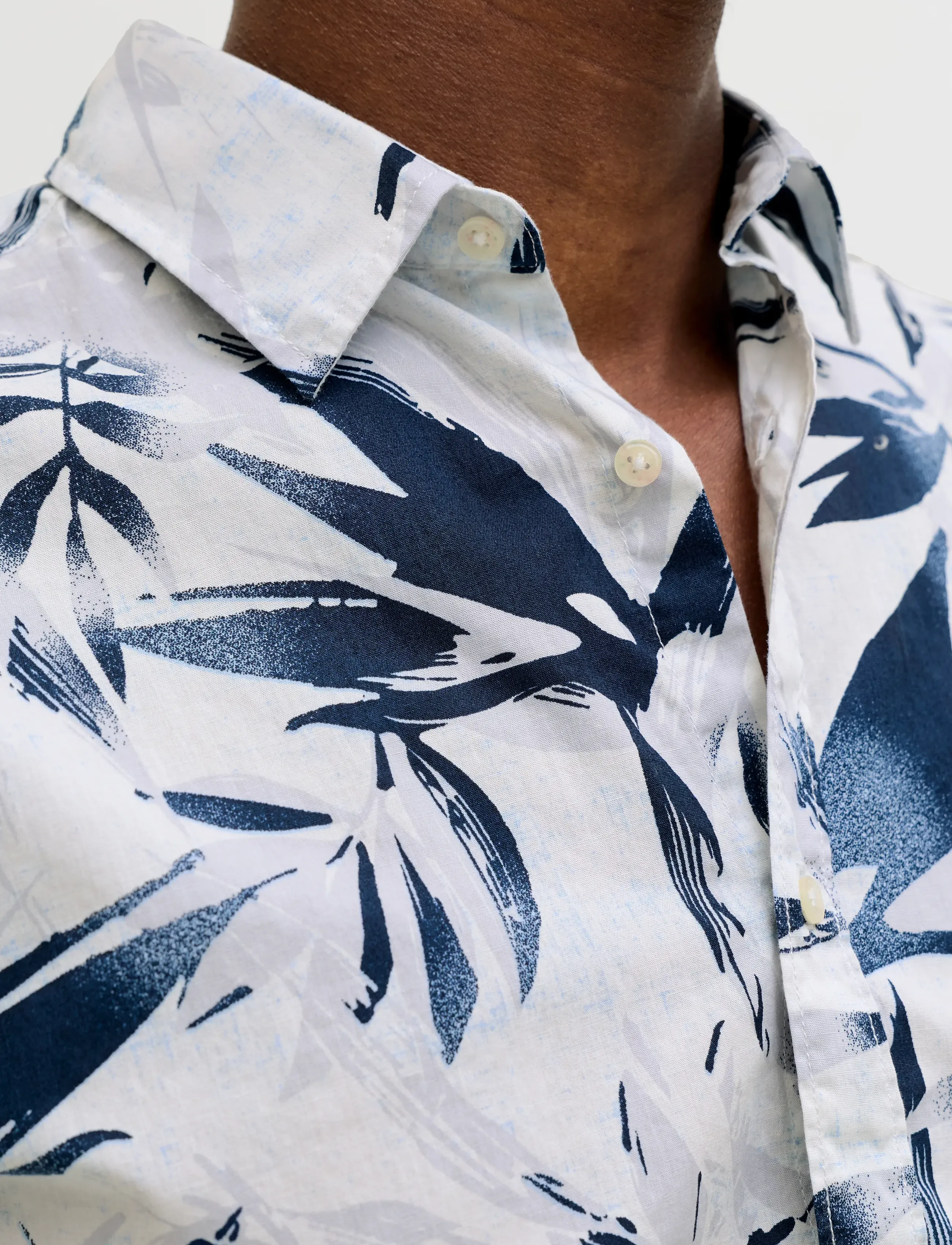 Jack & Jones - JJHONOLULU AOP SHIRT SS - kurzarmhemden - cloud dancer - 5
