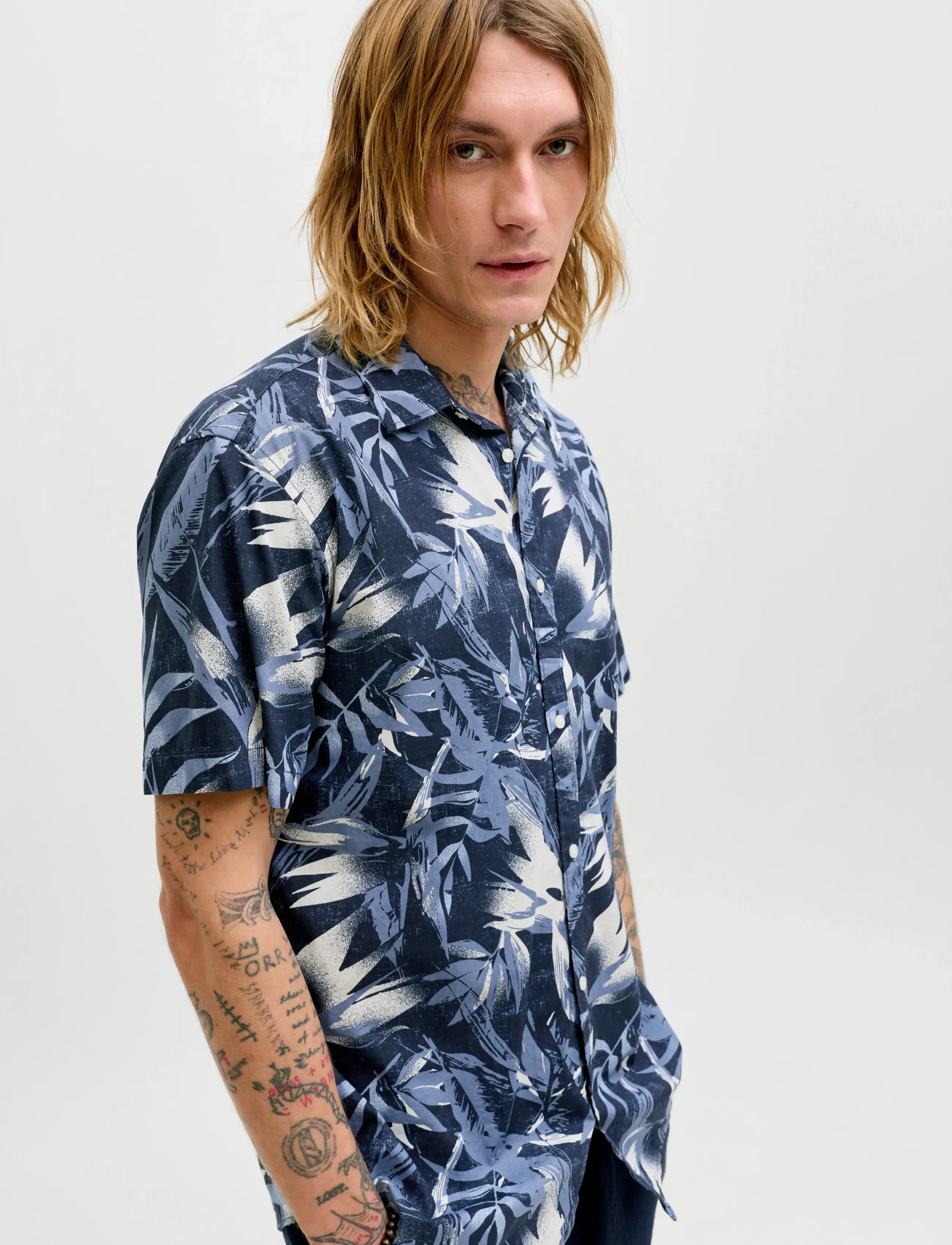 Jack & Jones - JJHONOLULU AOP SHIRT SS - kurzarmhemden - navy blazer - 5