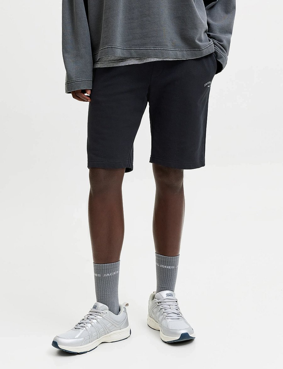 Jack & Jones - JPSTGORDON COLLEGE SWEAT SHORTS MID - sweatshorts - black - 0