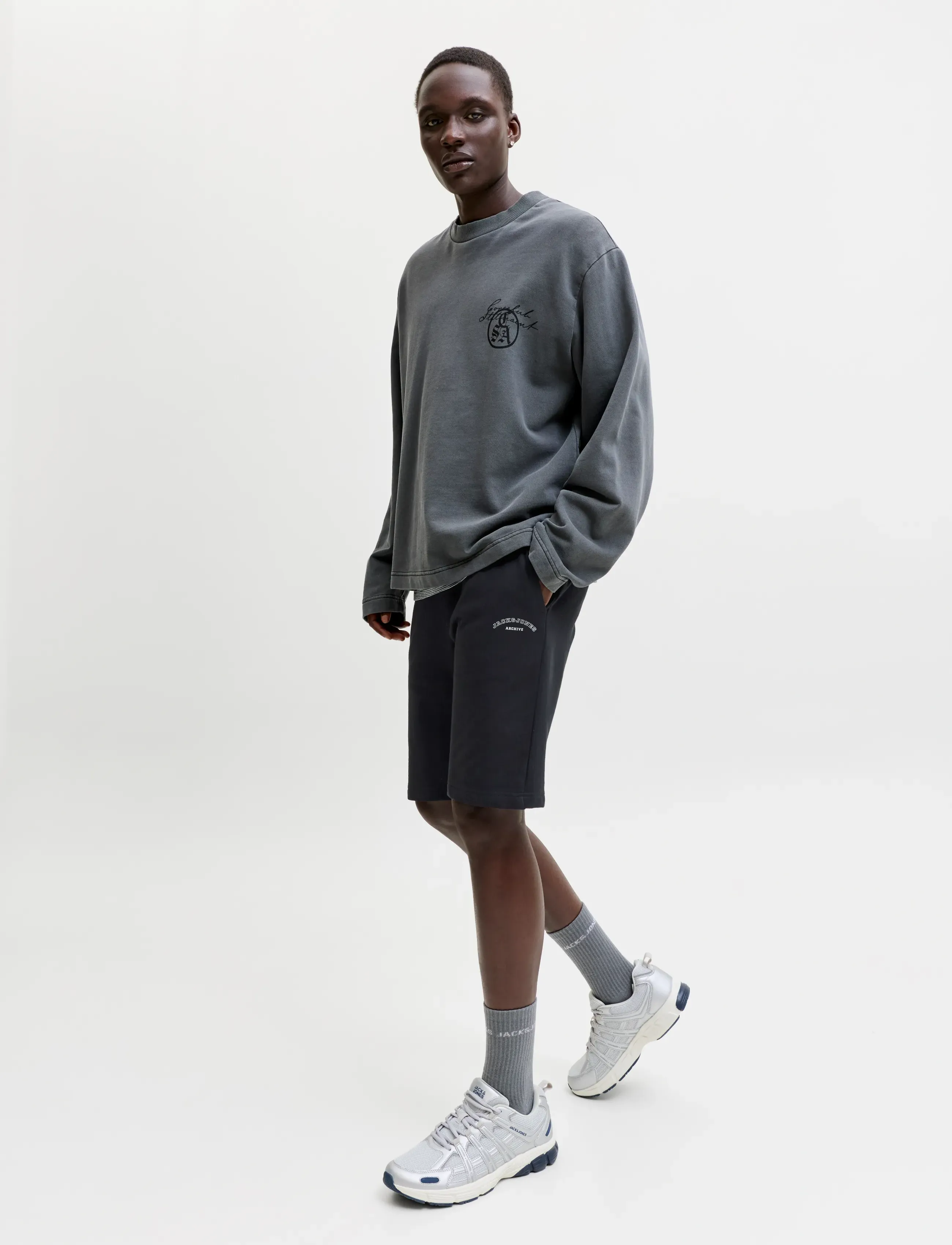 Jack & Jones - JPSTGORDON COLLEGE SWEAT SHORTS MID - kollektioner - black - 5