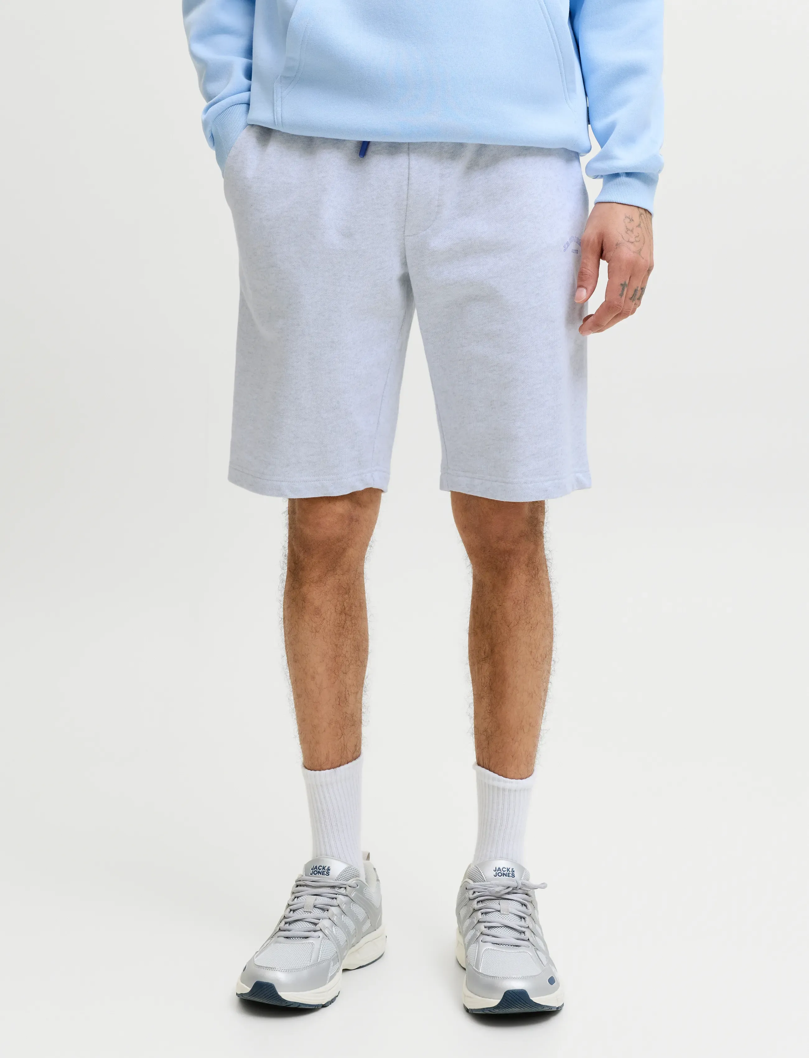 Jack & Jones JPSTGORDON COLLEGE SWEAT SHORTS MID - Kollektionen - WHITE MELANGE / blue