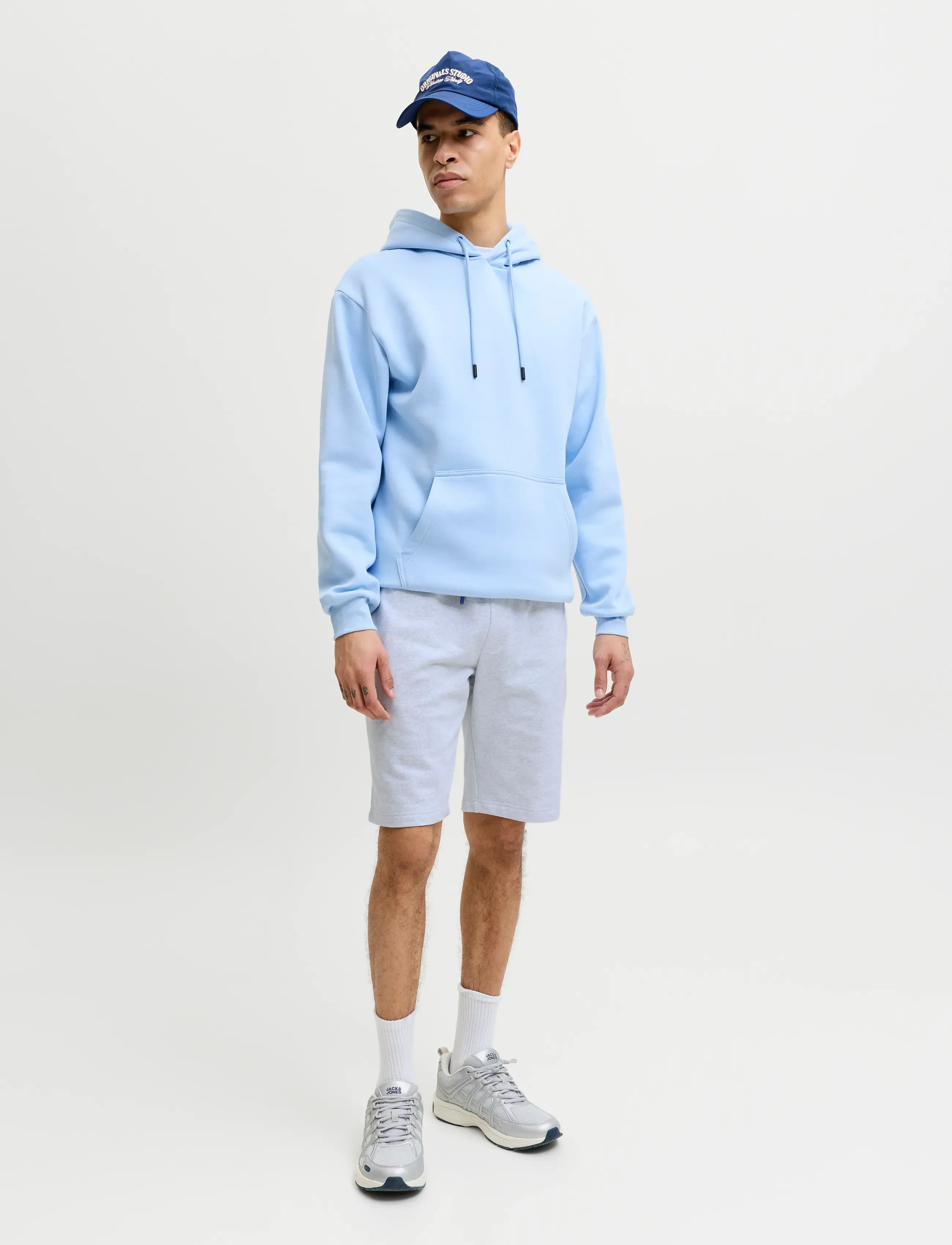 Jack & Jones - JPSTGORDON COLLEGE SWEAT SHORTS MID - sweatshorts - white melange - 4