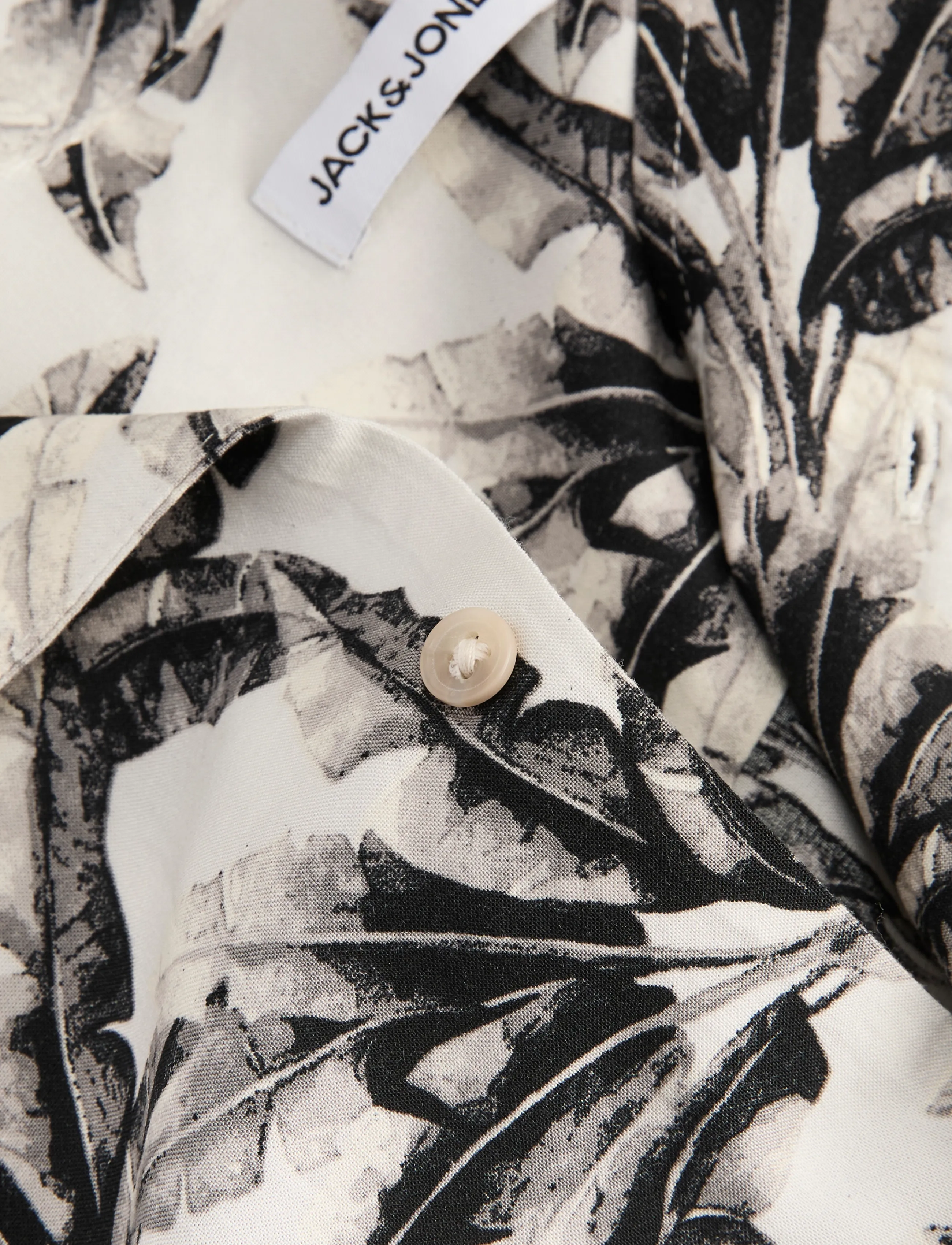 Jack & Jones - JJJEFF MONOCHROME AOP RESORT SHIRT SS - kurzarmhemden - glacier gray - 2