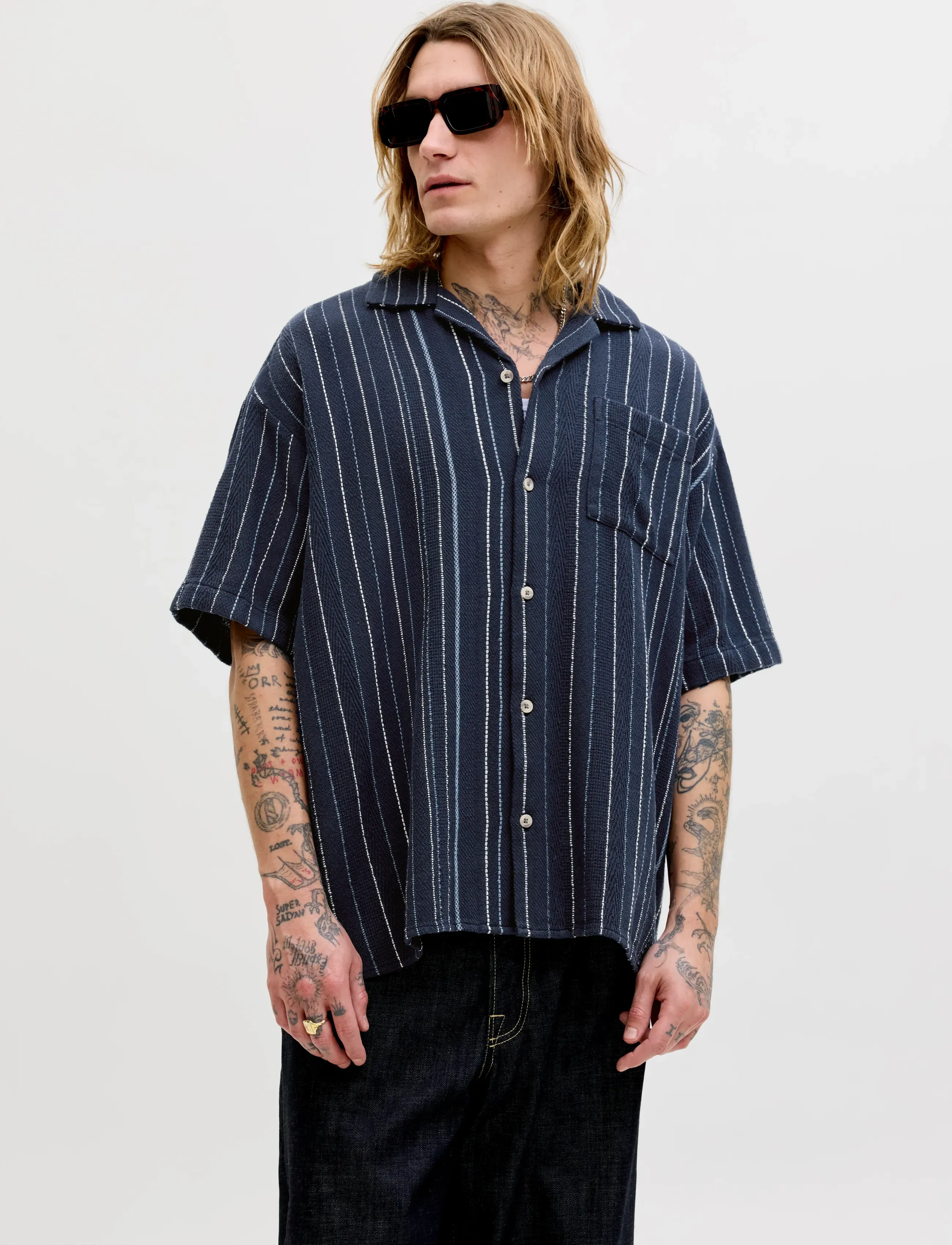 Jack & Jones JJEBRADLEY STRIPED RESORT SHIRT SS LN - Kortærmede skjorter - NAVY BLAZER / navy