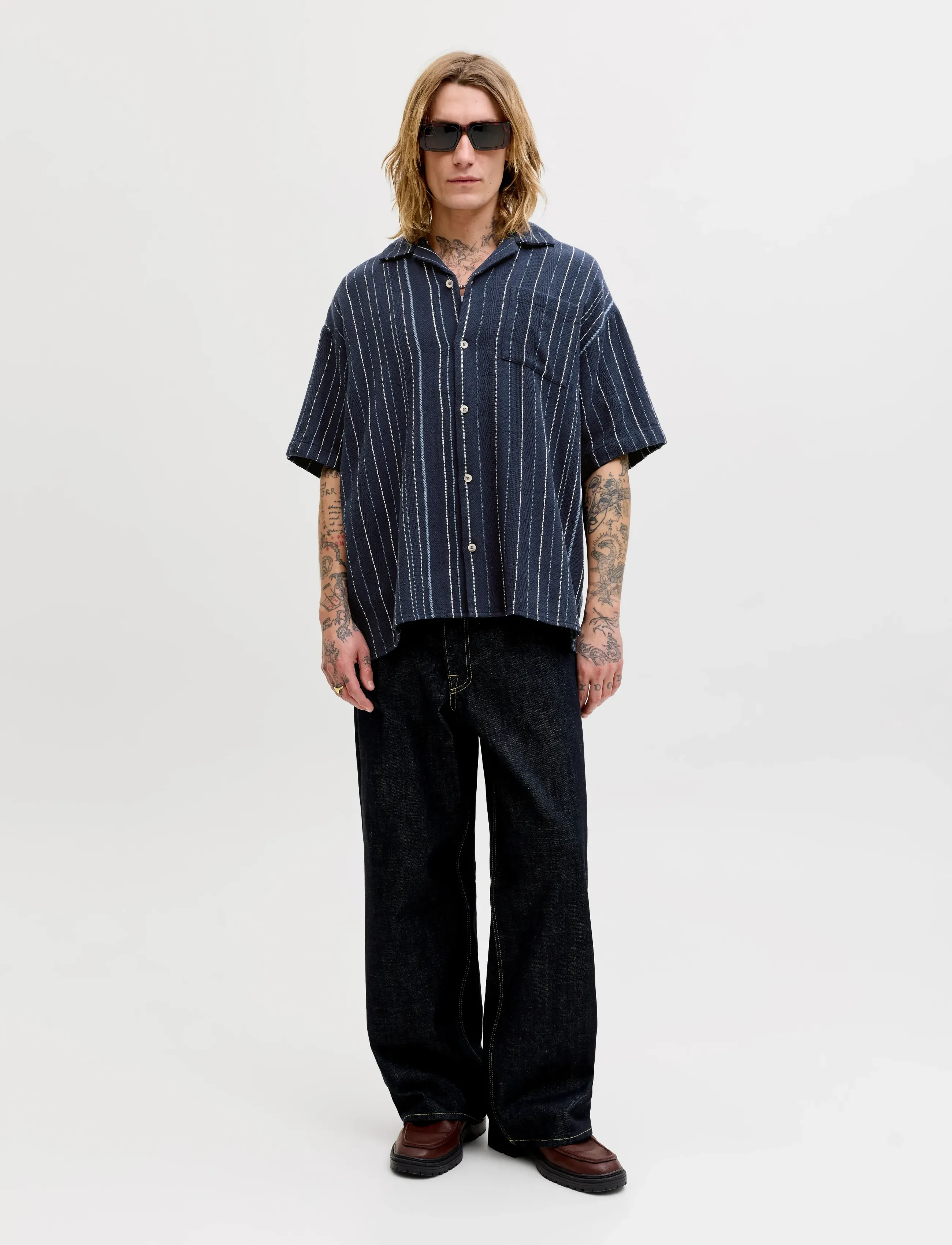 Jack & Jones - JJEBRADLEY STRIPED RESORT SHIRT SS LN - koszule w paski i prążki - navy blazer - 3