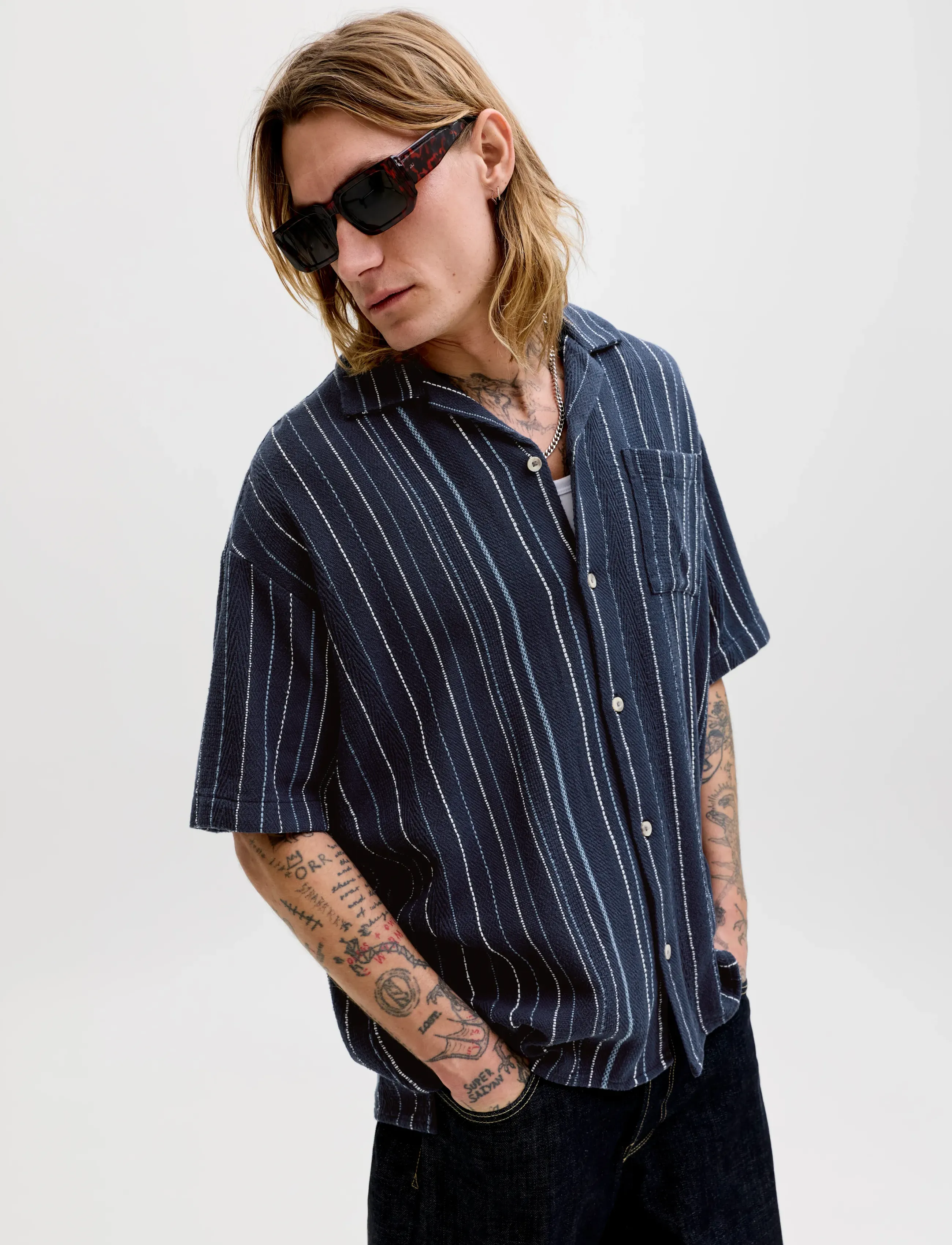 Jack & Jones - JJEBRADLEY STRIPED RESORT SHIRT SS LN - koszule w paski i prążki - navy blazer - 4