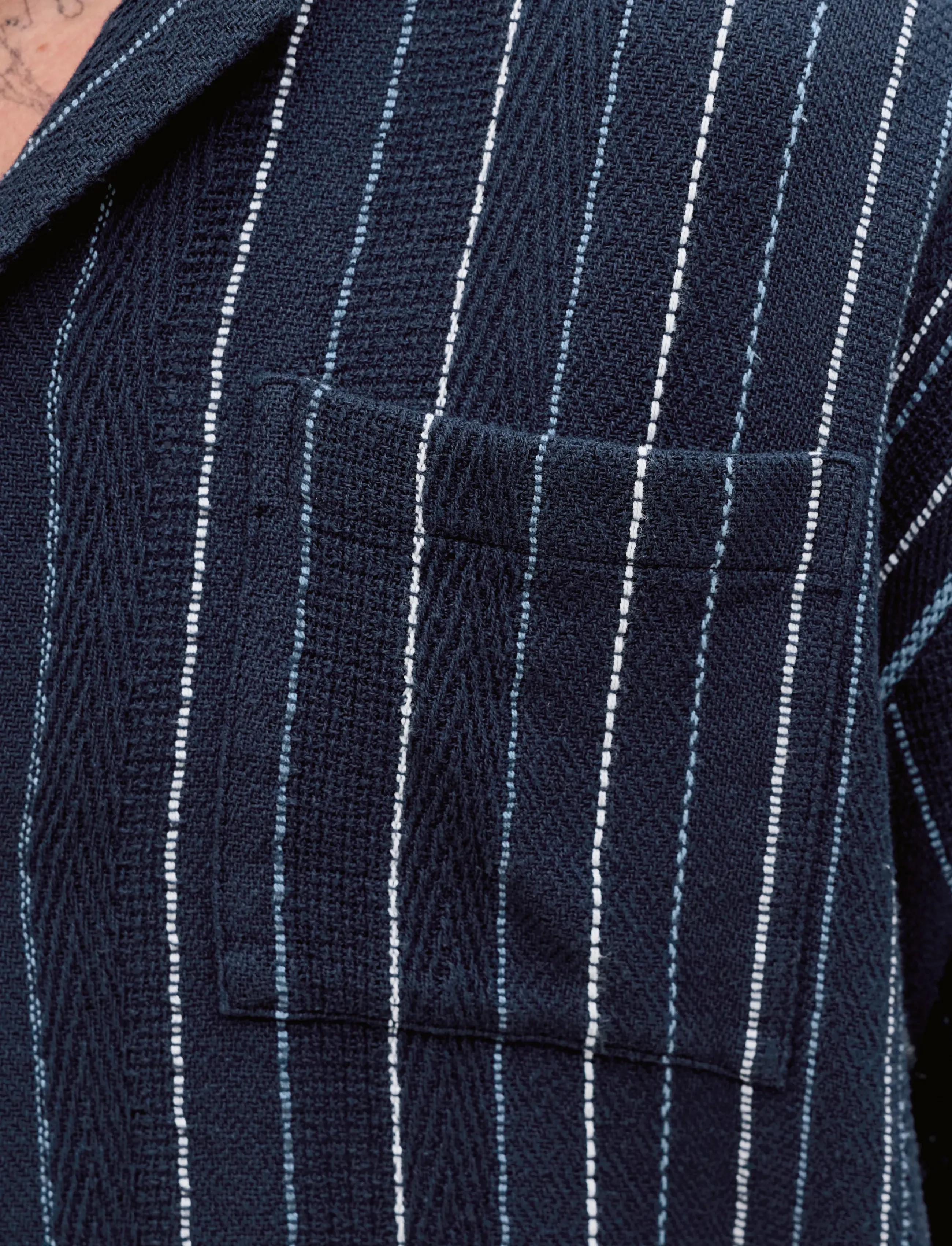 Jack & Jones - JJEBRADLEY STRIPED RESORT SHIRT SS LN - koszule w paski i prążki - navy blazer - 5