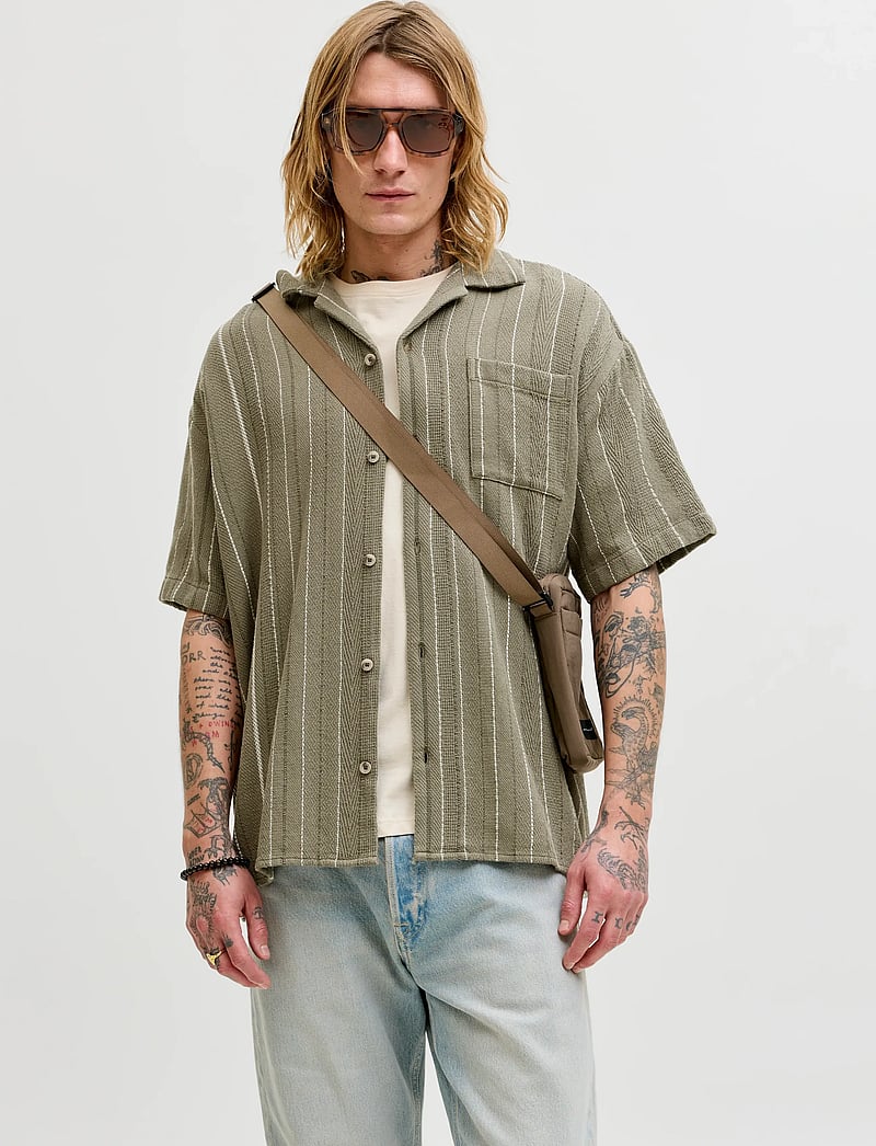 Jack & Jones - JJEBRADLEY STRIPED RESORT SHIRT SS LN - gestreifte hemden - vetiver - 0