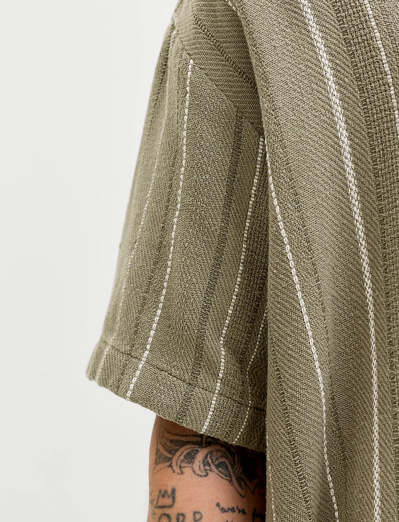 Jack & Jones - JJEBRADLEY STRIPED RESORT SHIRT SS LN - gestreifte hemden - vetiver - 5