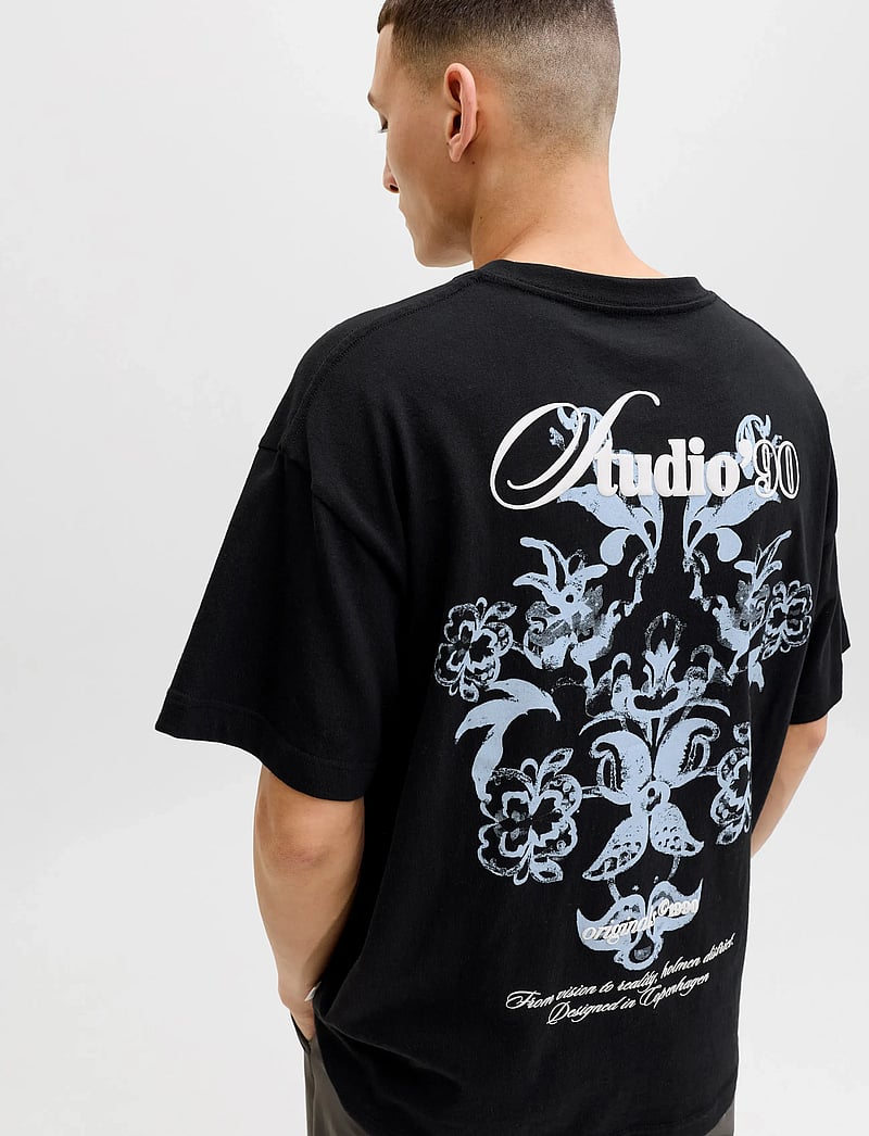 Jack & Jones - JORMONTAUK BACK GRAPHIC TEE SSCN EA26 SN - lühikeste varrukatega t-särgid - black - 5