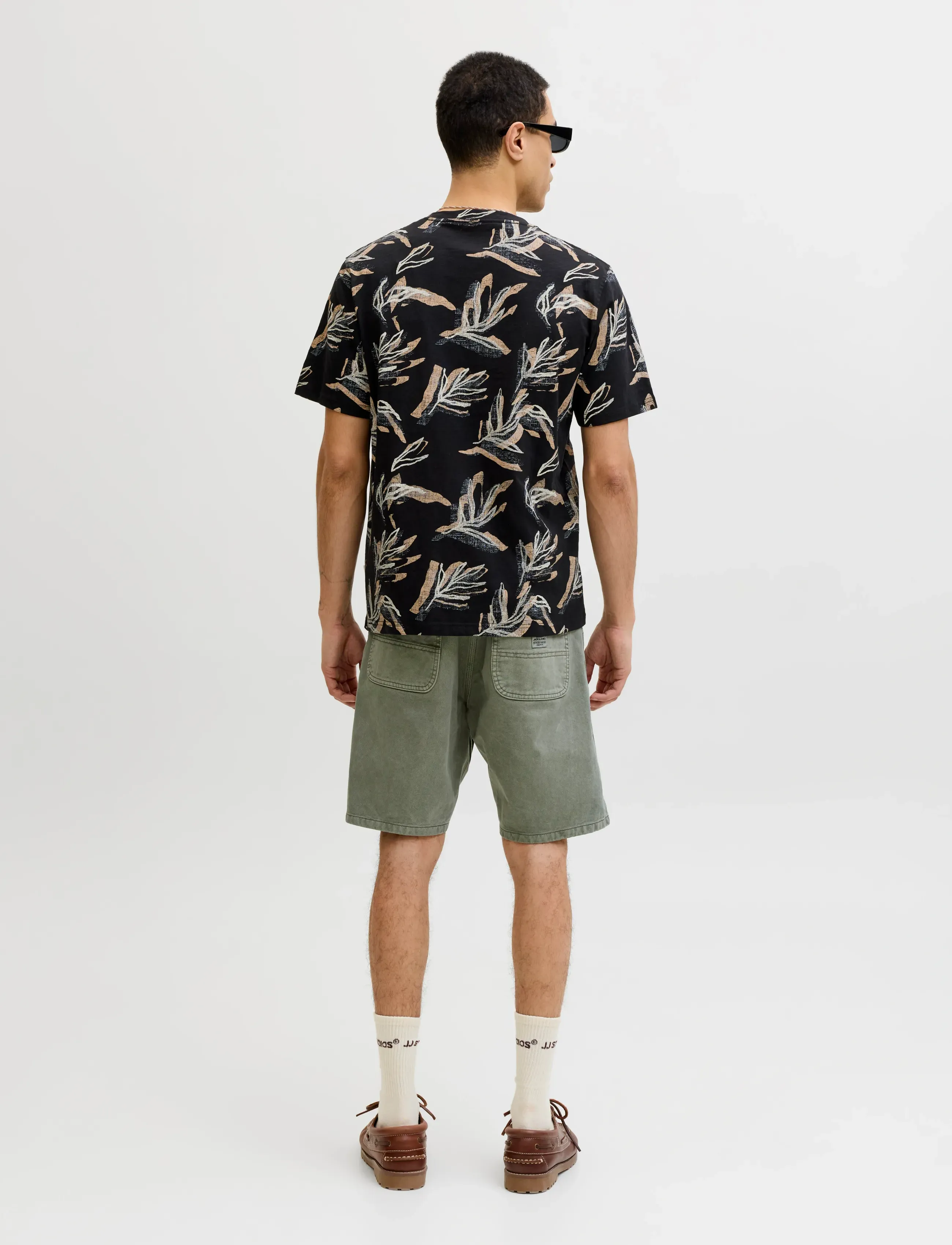 Jack & Jones - JORMONTAUK AOP TEE CREW NECK - kortärmade t-shirts - black - 2