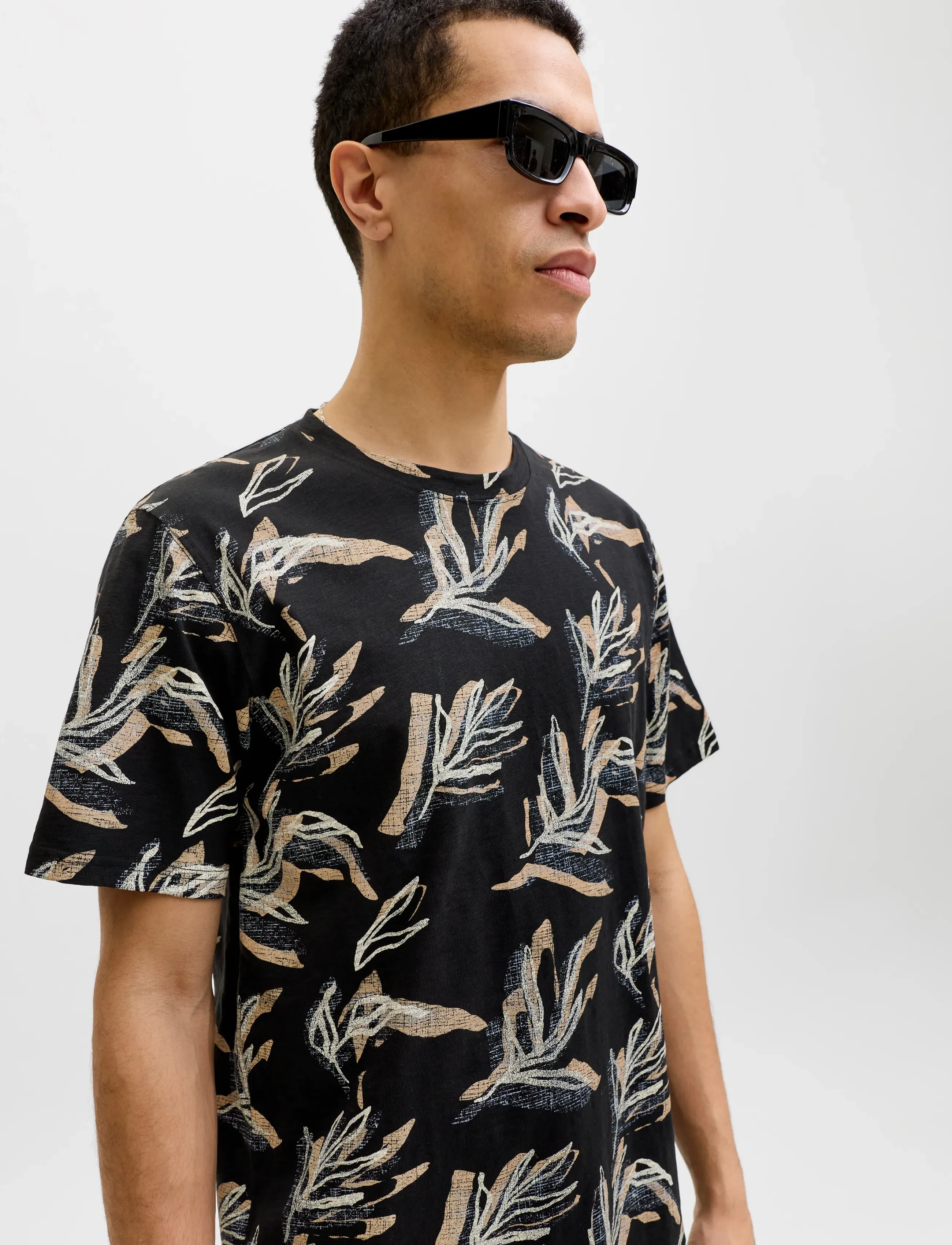 Jack & Jones - JORMONTAUK AOP TEE CREW NECK - kortärmade t-shirts - black - 5