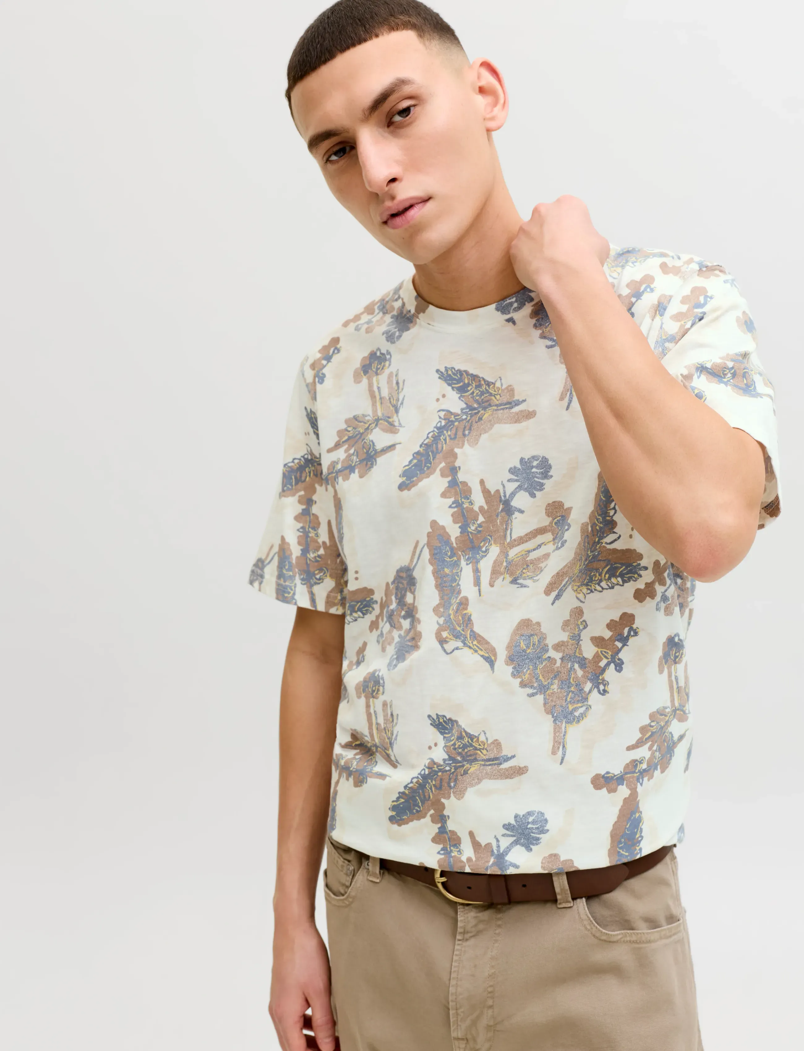 Jack & Jones - JORMONTAUK AOP TEE CREW NECK - kortärmade t-shirts - cloud dancer - 5