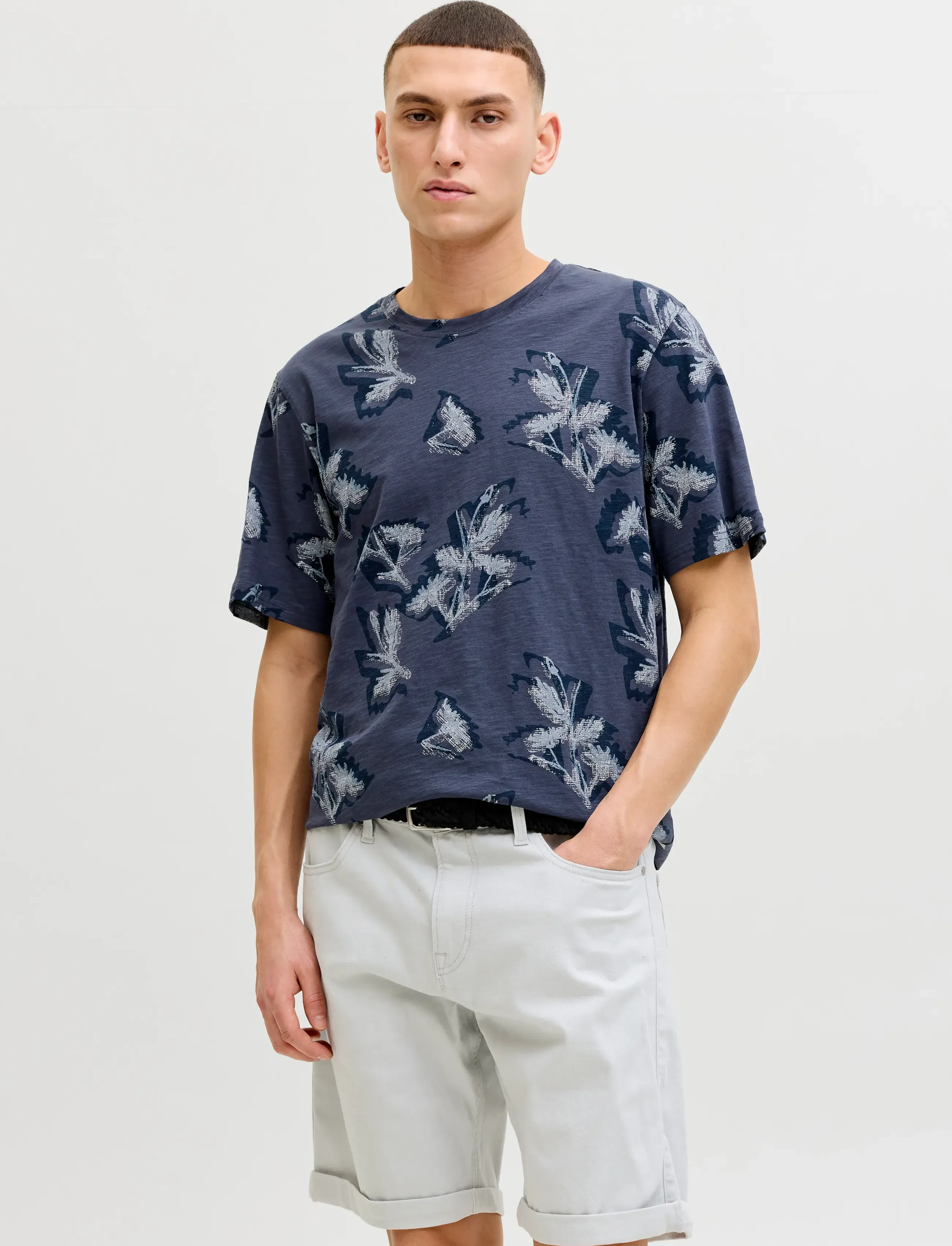 Jack & Jones JORMONTAUK AOP TEE CREW NECK - Kläder - ODYSSEY GRAY / grey