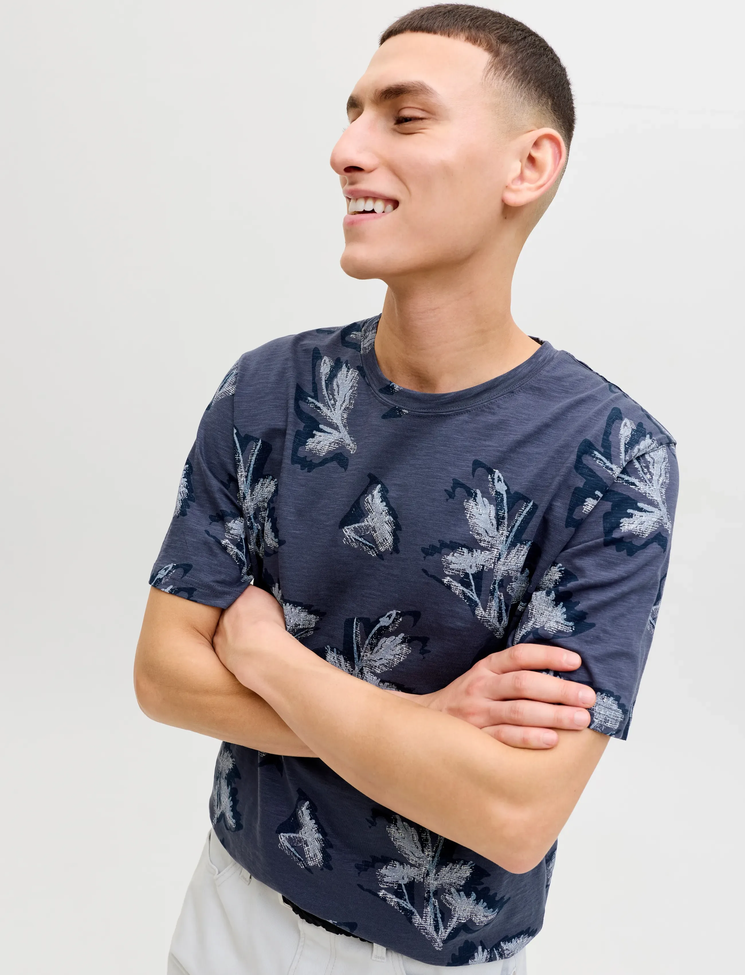 Jack & Jones - JORMONTAUK AOP TEE CREW NECK - short-sleeved t-shirts - odyssey gray - 5