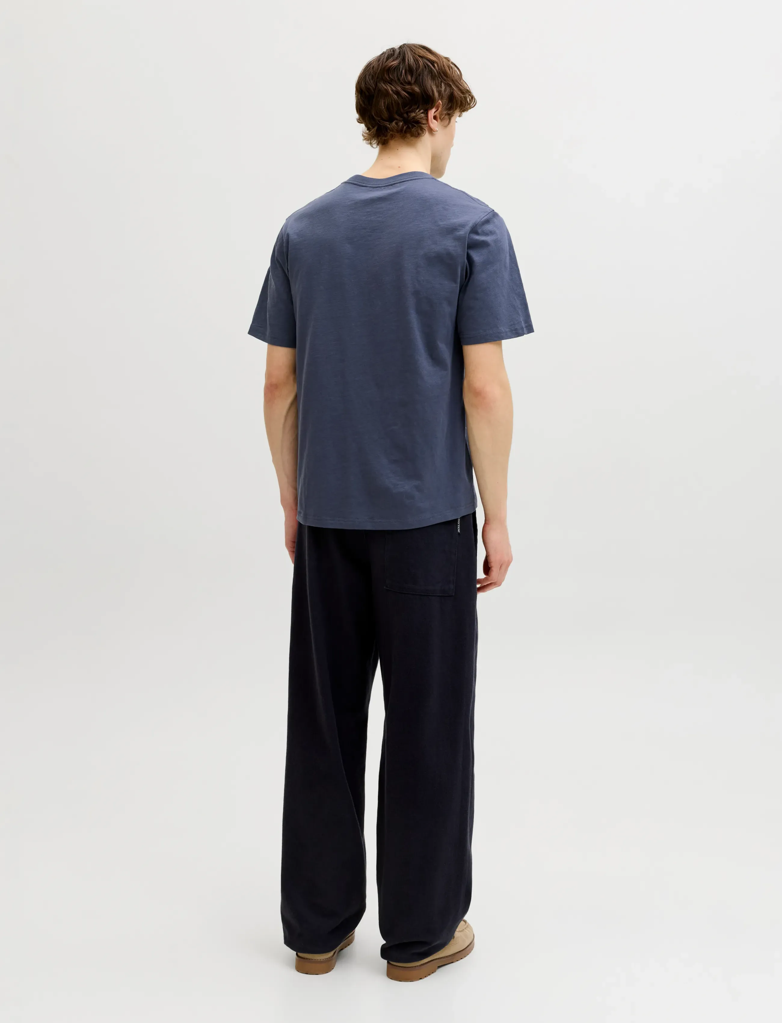 Jack & Jones - JORMONTAUK AOP POCKET TEE CN - short-sleeved t-shirts - odyssey gray - 2