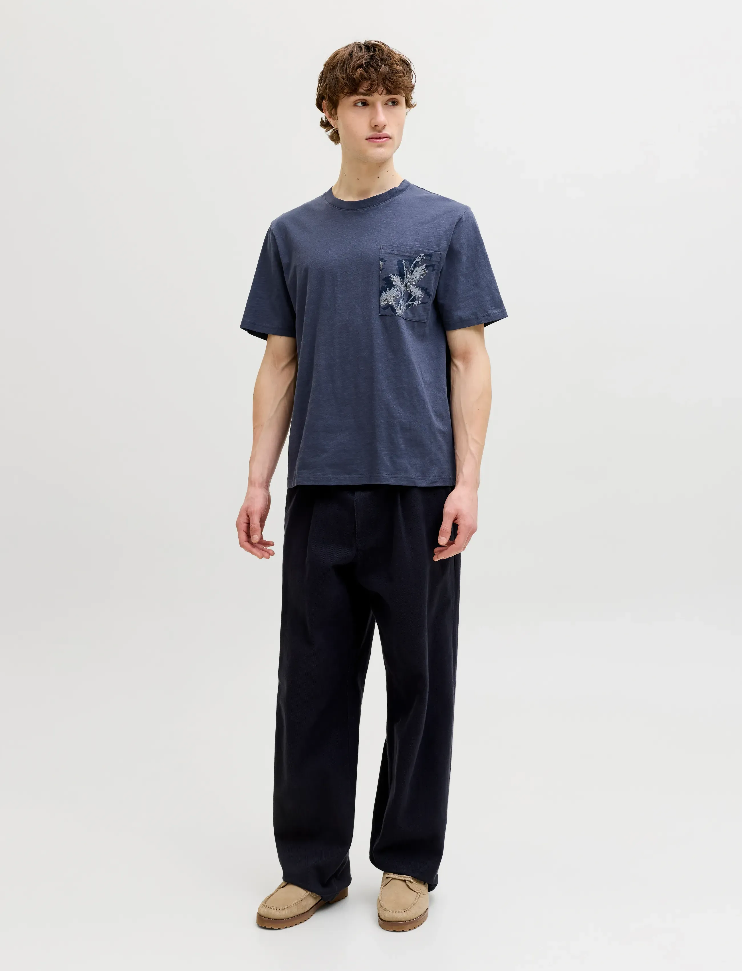 Jack & Jones - JORMONTAUK AOP POCKET TEE CN - short-sleeved t-shirts - odyssey gray - 3
