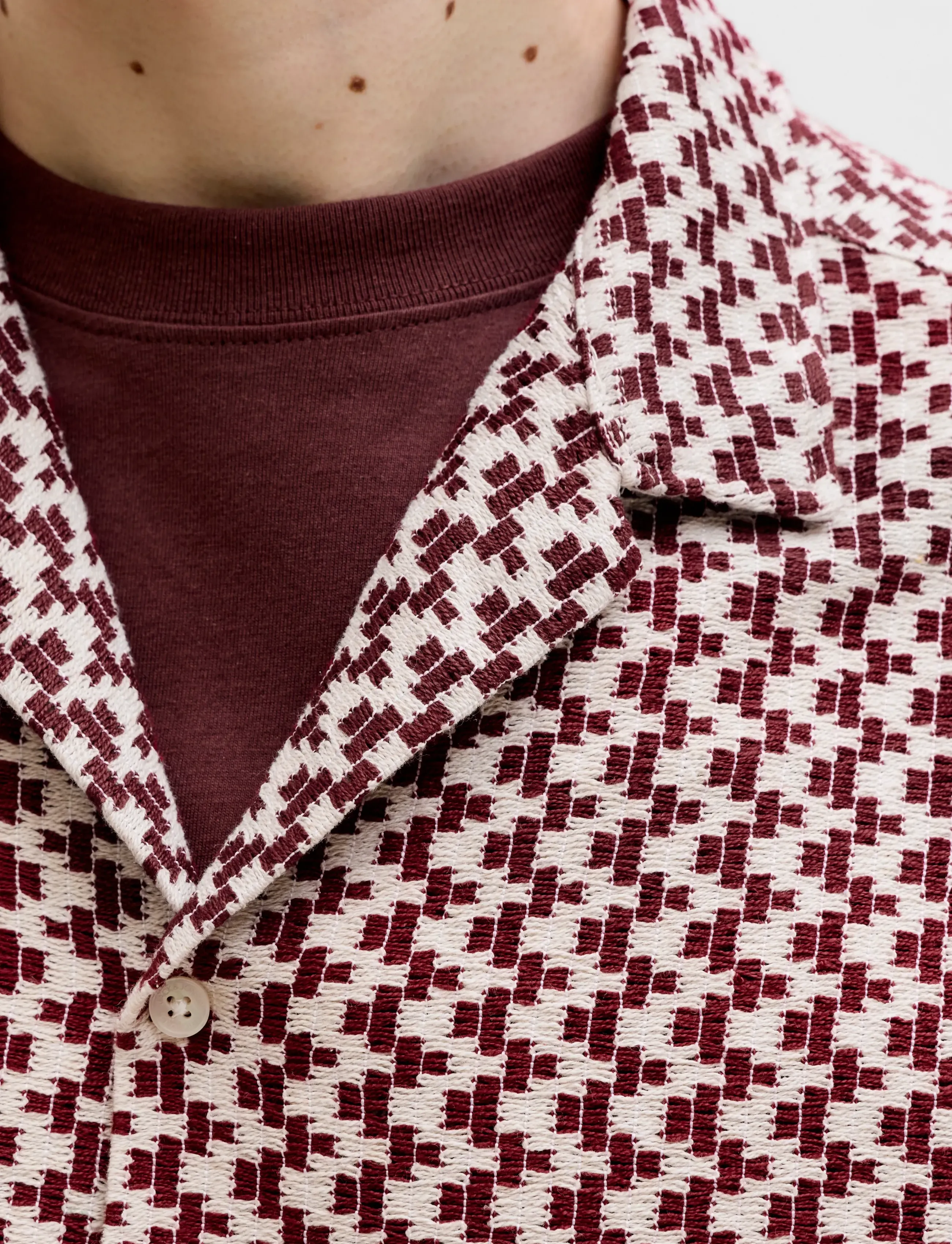 Jack & Jones - JORMONTAUK CROCHET SHIRT SS SA26 LN - mønstrede skjorter - cabernet - 4
