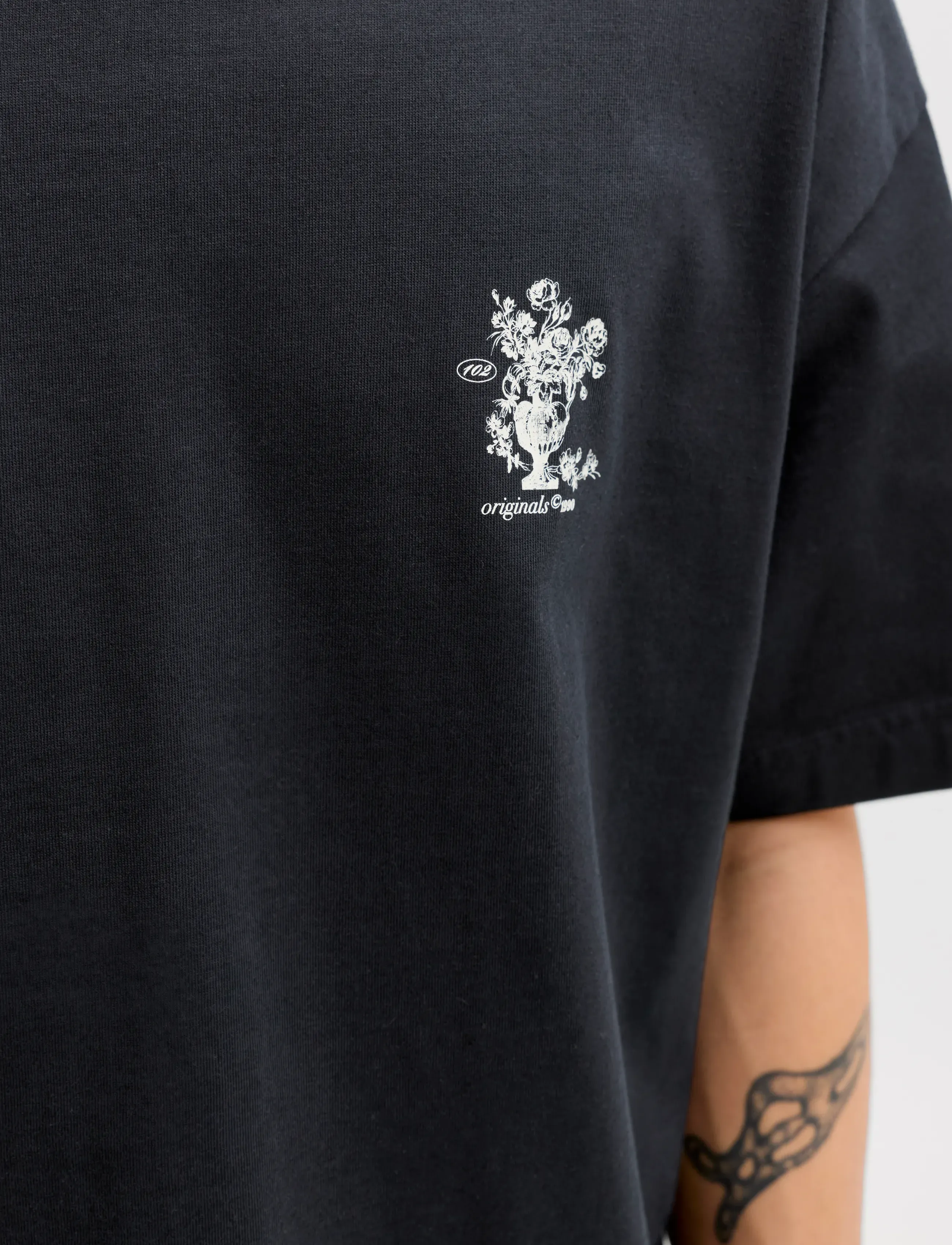 Jack & Jones - JORMAINE BACK TEE SS CREW NECK SN - stutterma bolir - black - 5