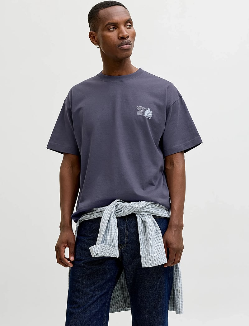 Jack & Jones - JORMAINE BACK TEE SS CREW NECK SN - kortærmede t-shirts - odyssey gray - 0