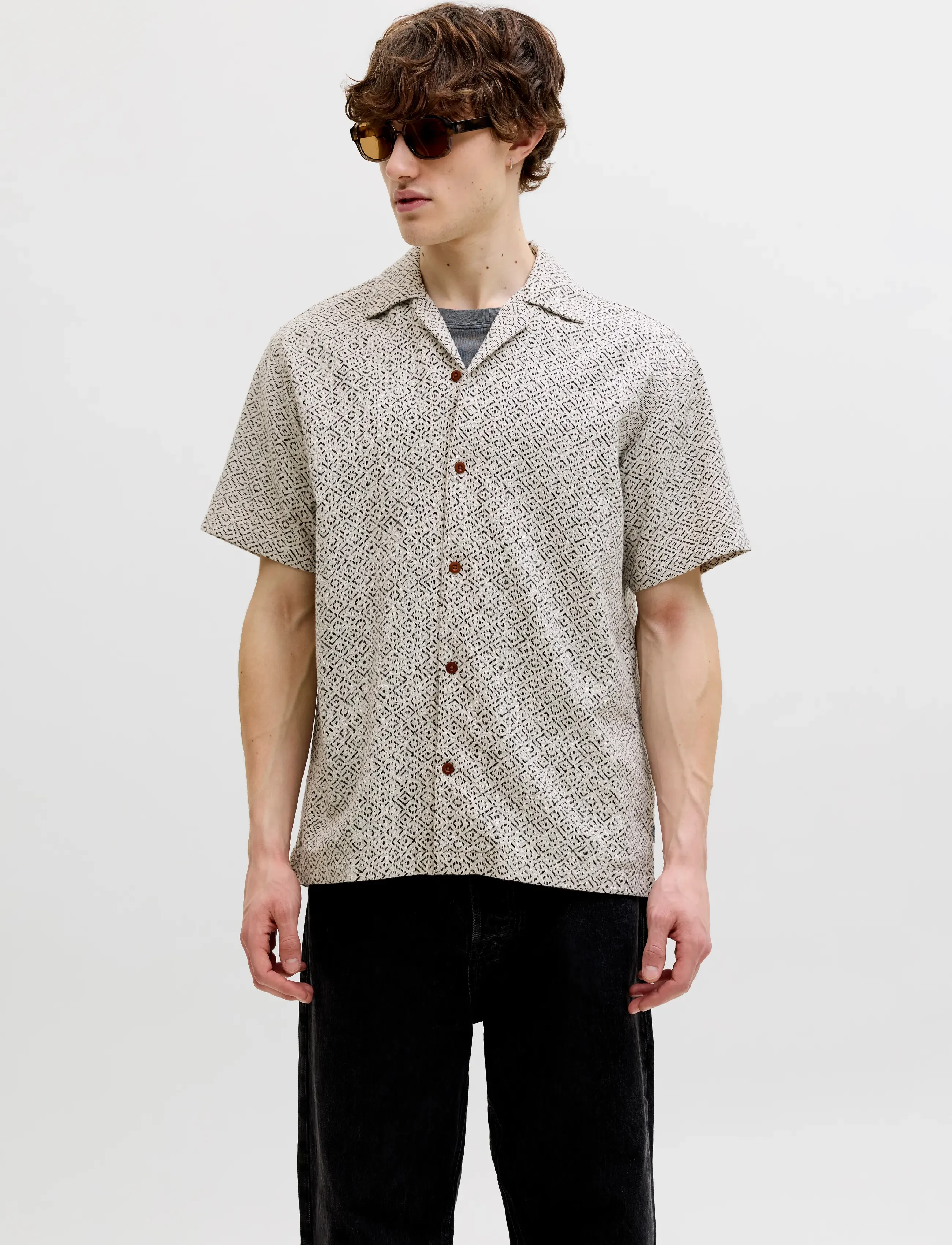 Jack & Jones JPRBLUWINSON PRINT DOBBY S/S SHIRT LN - Looks for less - MOONSTRUCK / beige