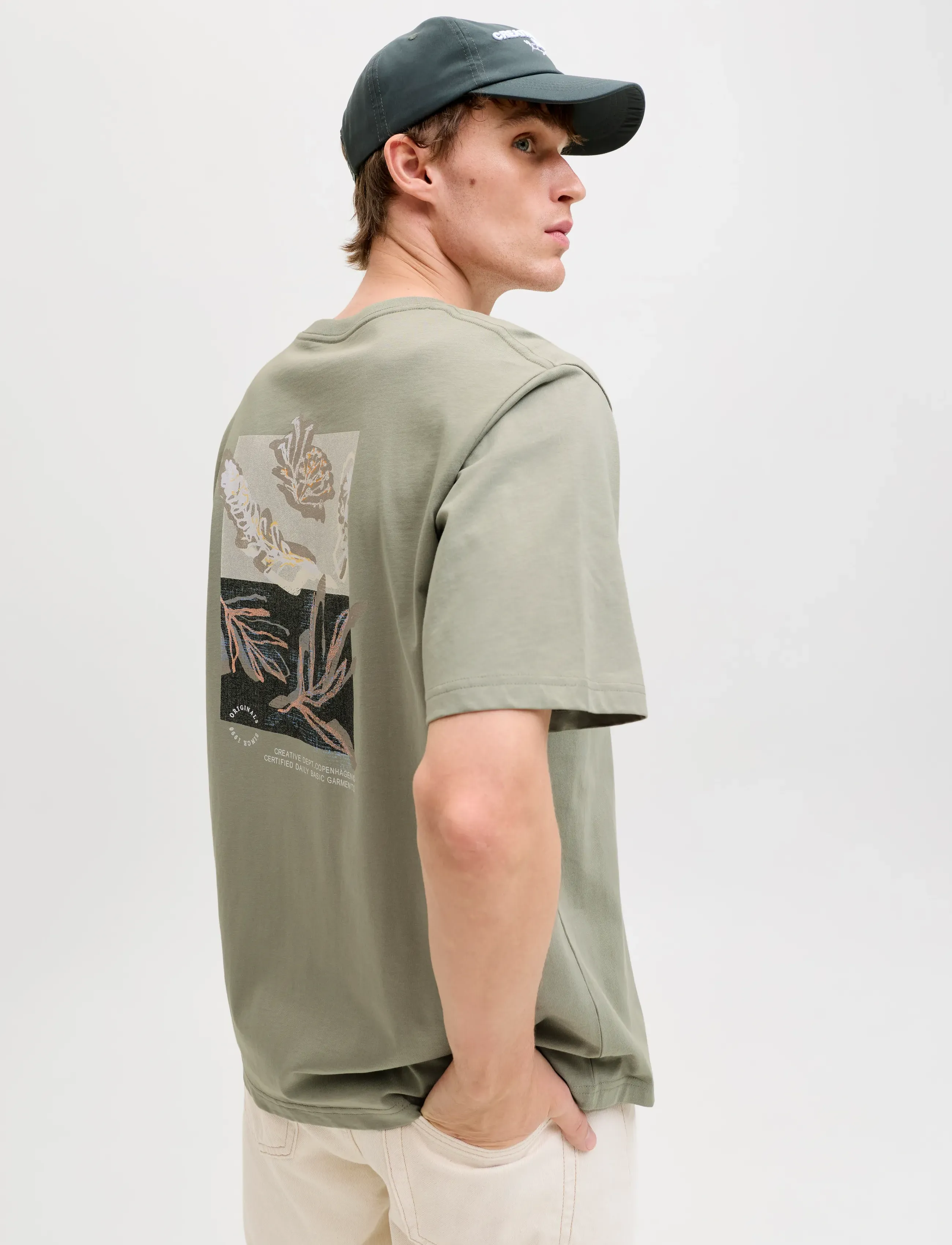 Jack & Jones - JORMONTAUK AOP BACK TEE SS CREW NECK SN - short-sleeved t-shirts - seagrass - 5