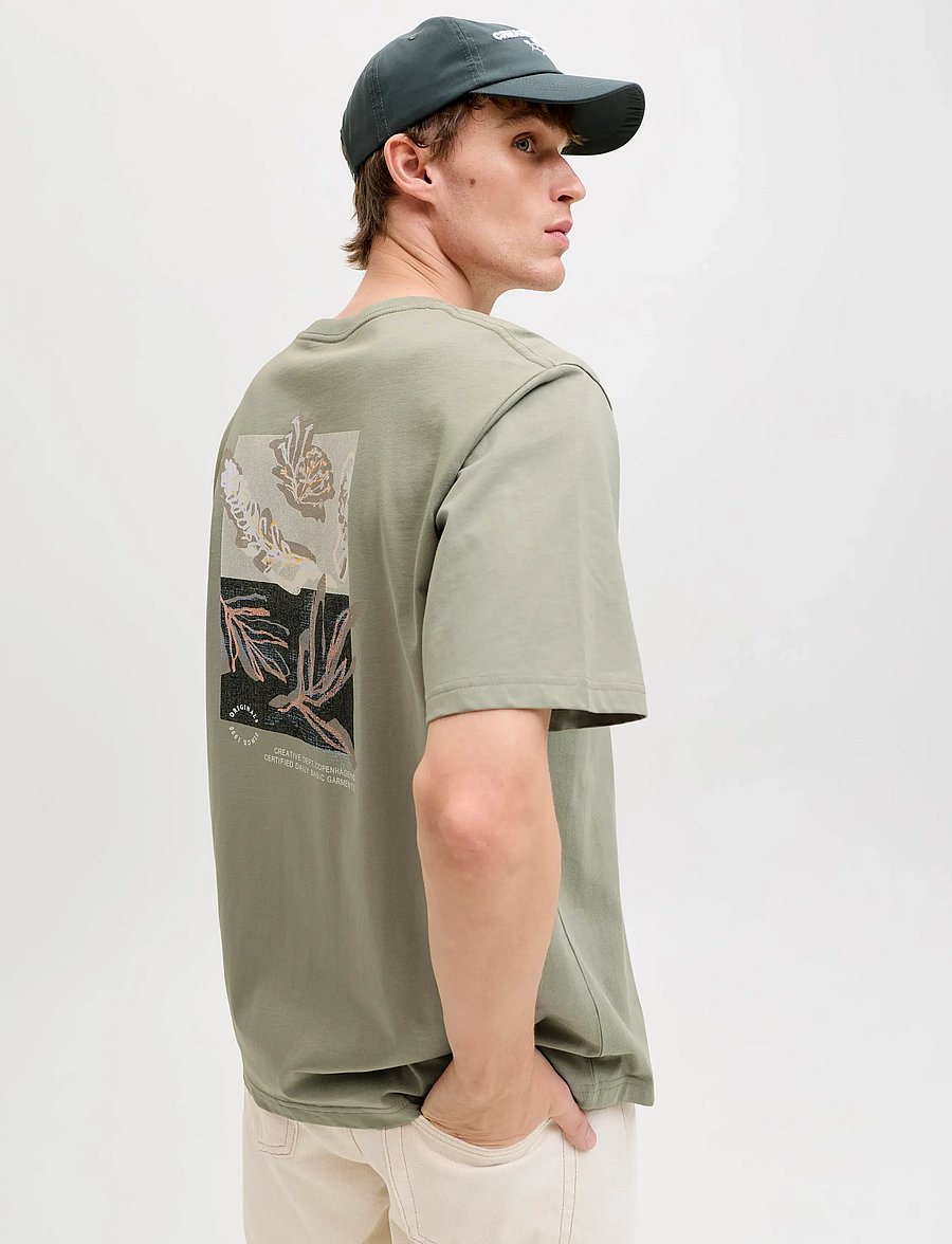 Jack & Jones - JORMONTAUK AOP BACK TEE SS CREW NECK SN - short-sleeved t-shirts - seagrass - 5